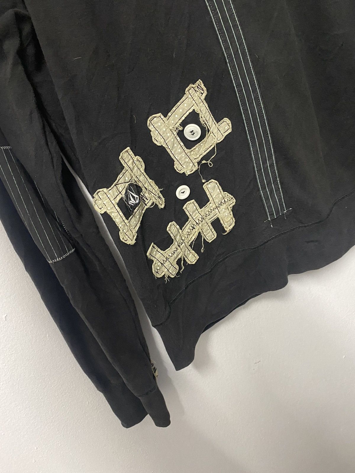 Vintage × Volcom Vintage Volcom Sticky Patchwork Hype Sweater Hoodie Size US M / EU 48-50 / 2 - 8 Thumbnail