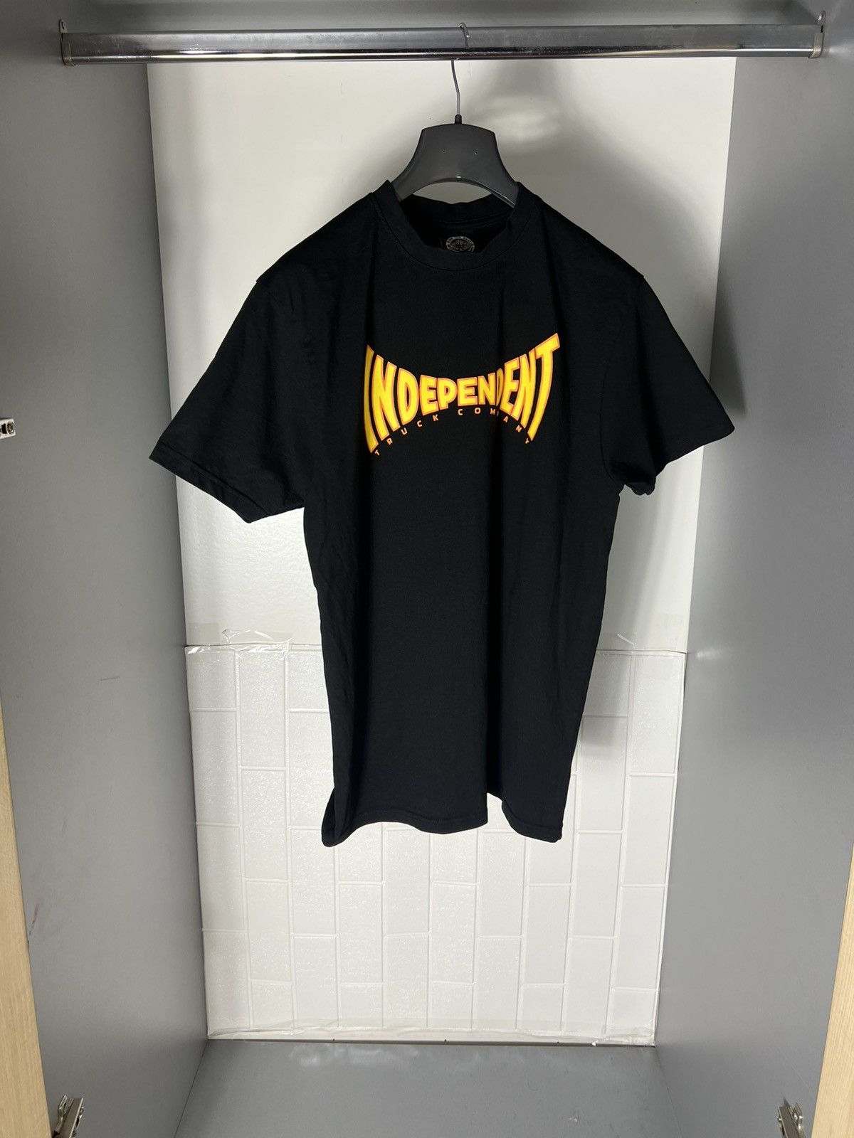 VERY RARE INDEPENDENT TRUCK COMPANY BIG LOGO T-SHIRT Y2K SK8