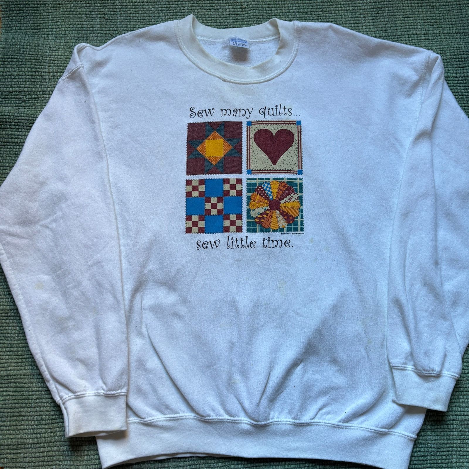 Gildan Vintage sew many quilts sweatshit distressed size xl Size US XL / EU 56 / 4 - 1 Thumbnail