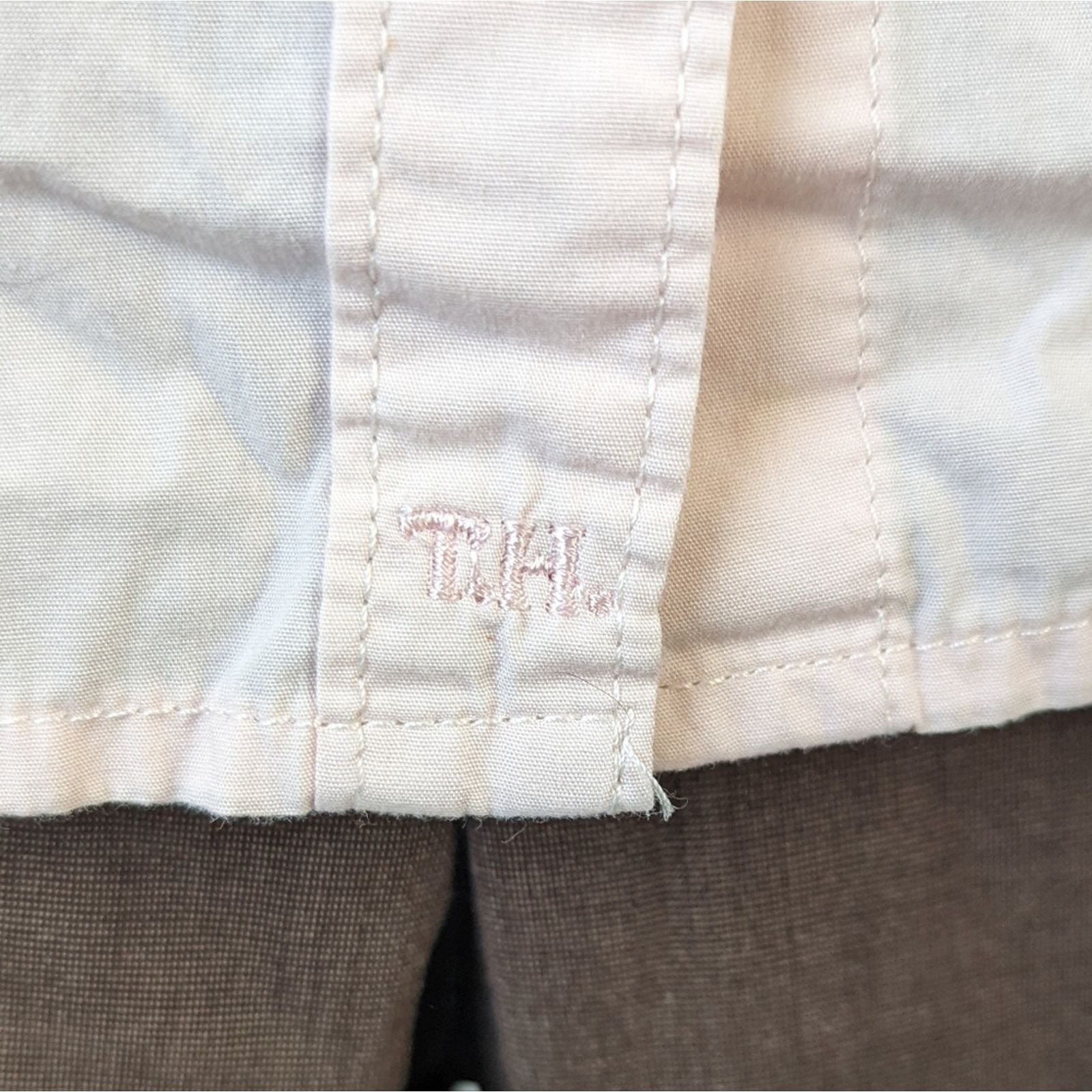 Tommy Hilfiger Tommy Hilfiger Pale Pink Button Front Shirt XS Size XS / US 0-2 / IT 36-38 - 3 Thumbnail