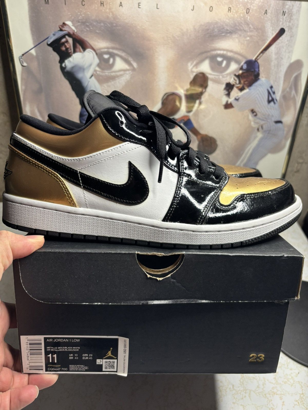 Jordan Brand Air Jordan 1 Retro High OG gold toe Size US 11 / EU 44 - 1 Thumbnail