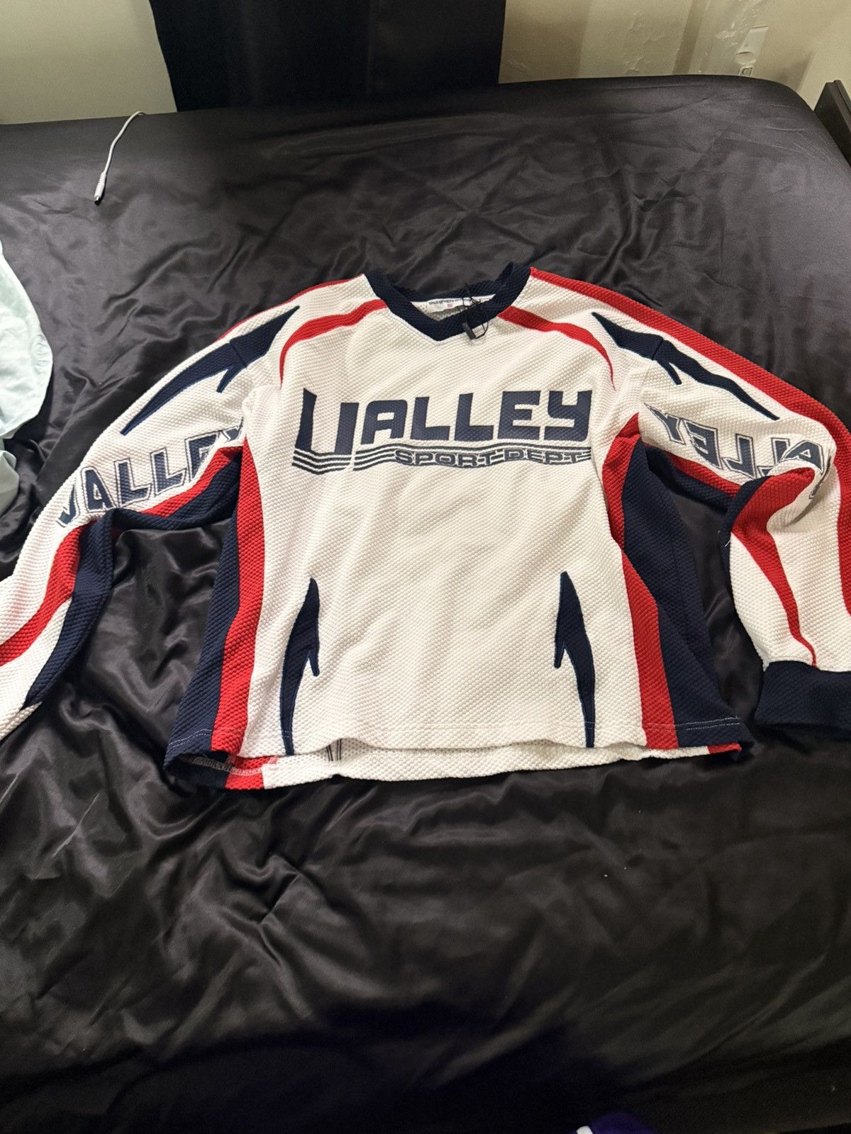 Vale Valley sport long sleeve jersey Size US XL / EU 56 / 4 - 1 Thumbnail