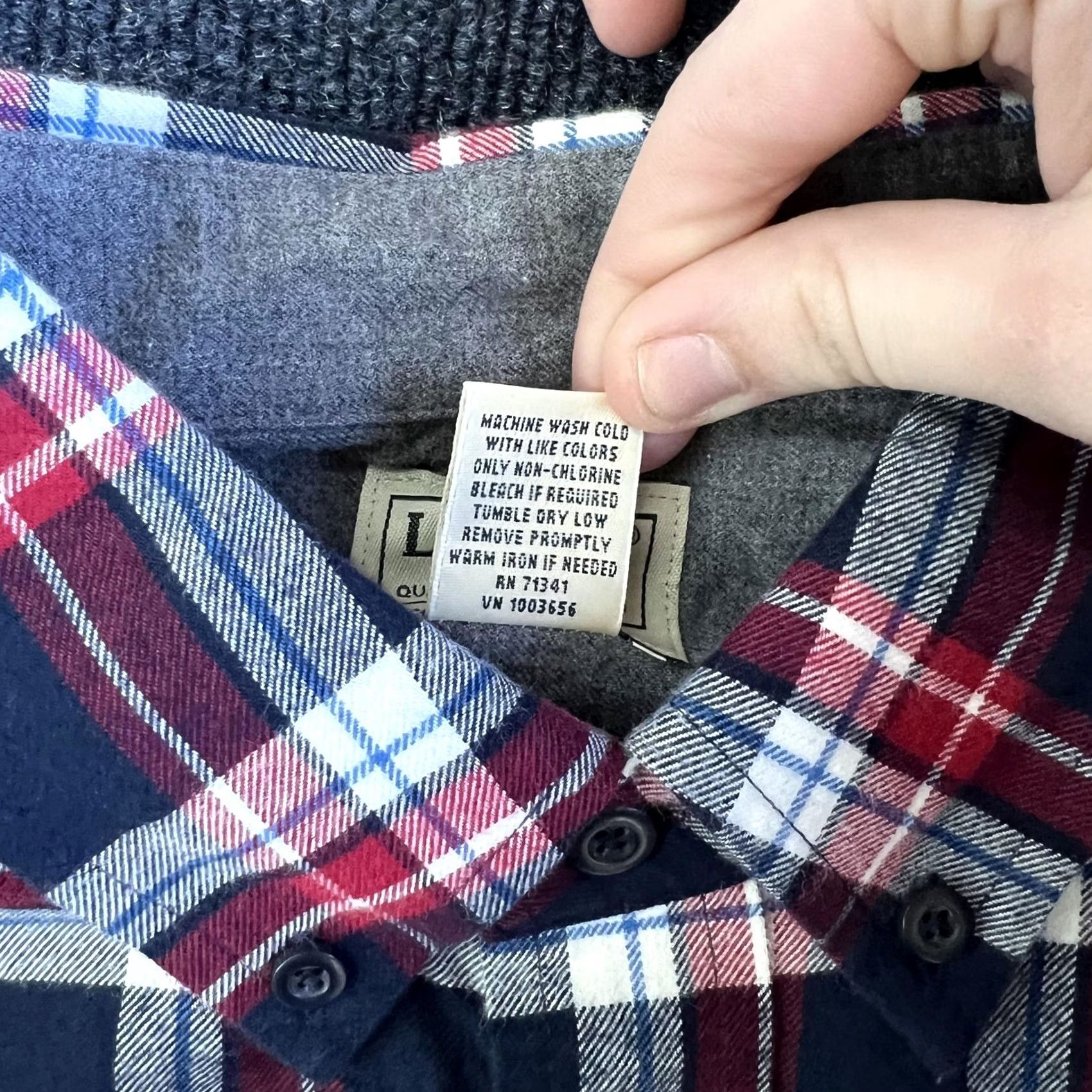 Vintage VINTAGE LL Bean Shirt Mens Medium Red Blue Plaid Slightly Fitted Flannel Lined Size US M / EU 48-50 / 2 - 3 Thumbnail