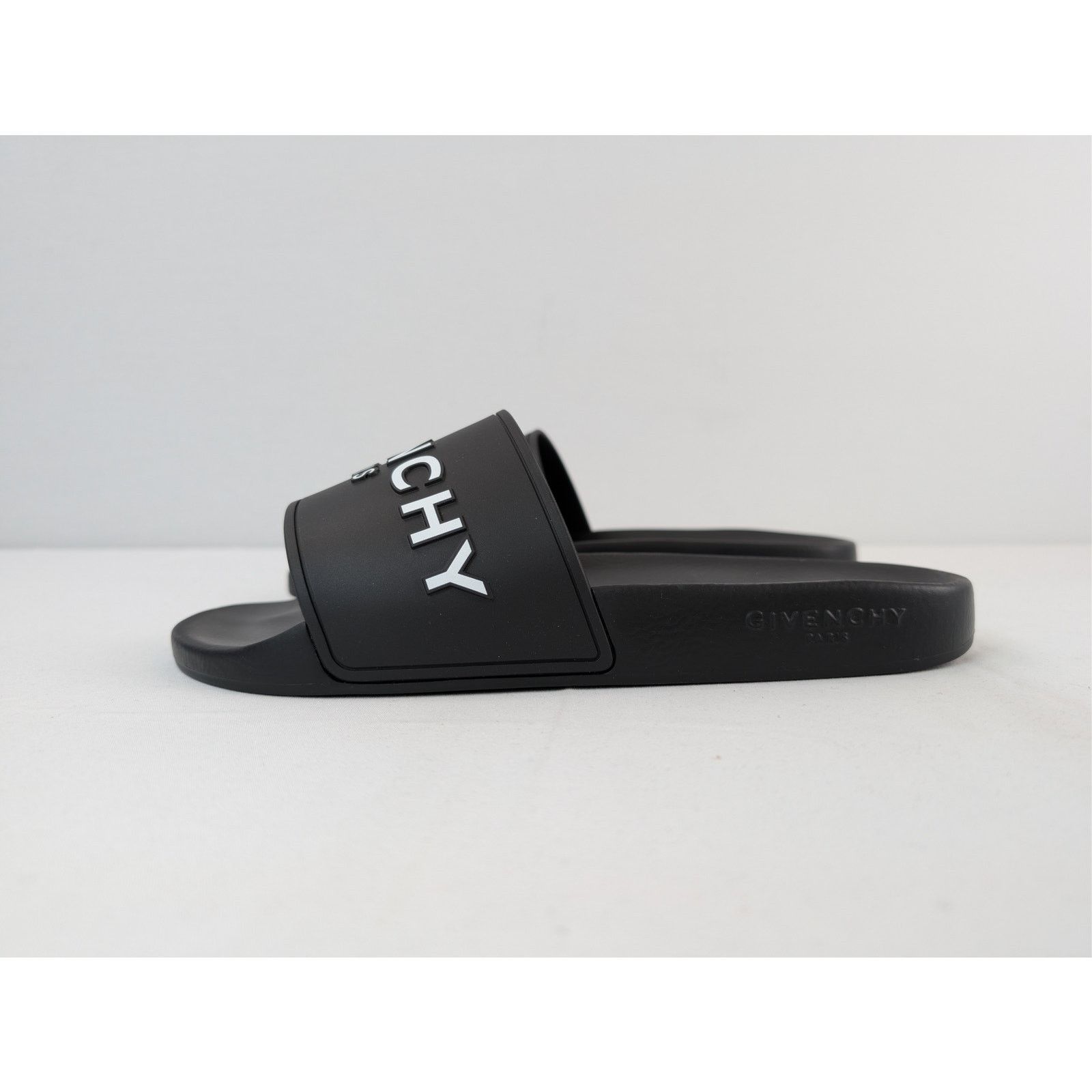 Givenchy o1rshd1 Q: 5 / Slides Slippers Sandals in Black Size US 12 / EU 45 - 11 Thumbnail