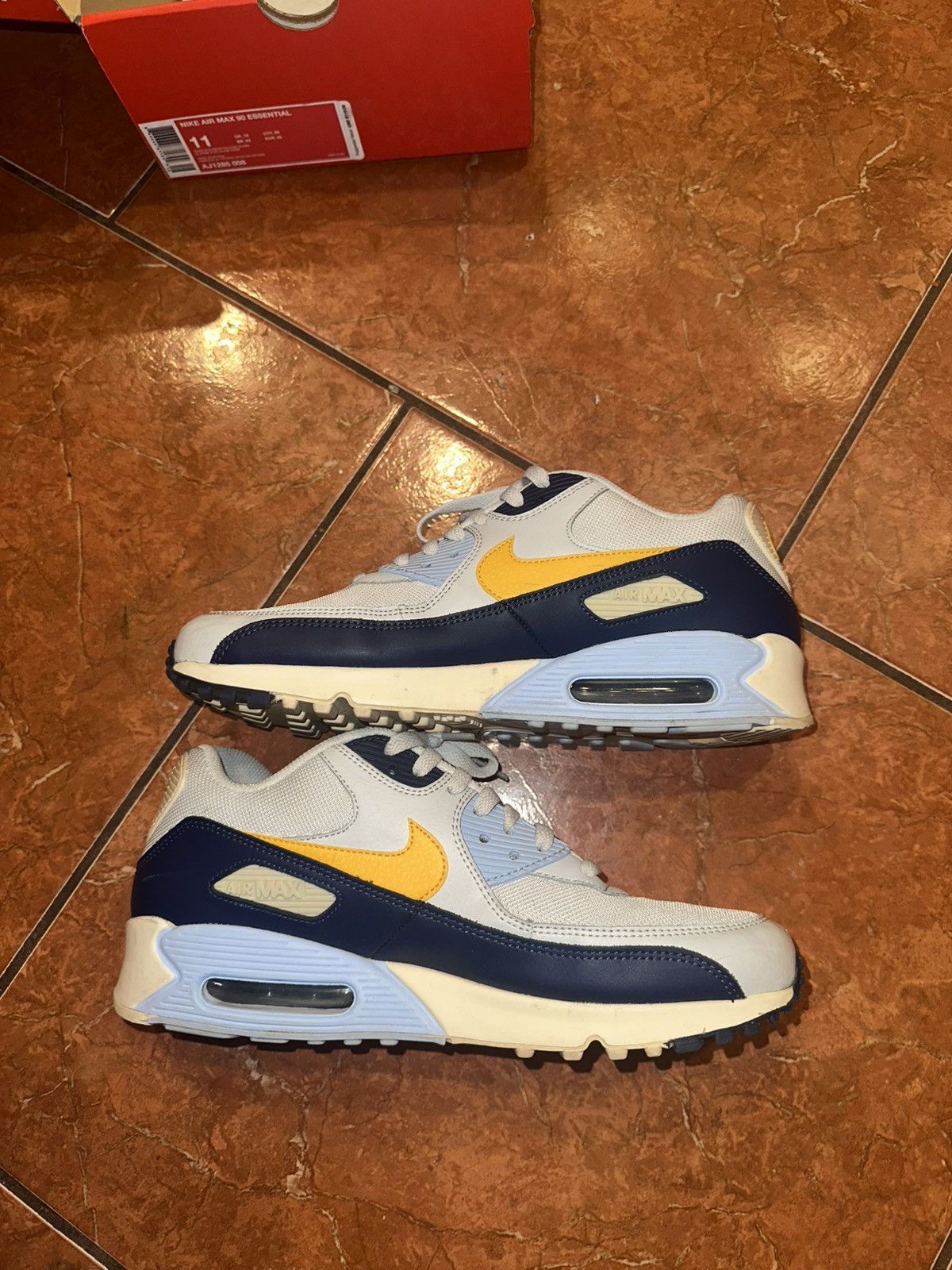 Nike Nike Air Max 90 Essential Size US 11 / EU 44 - 4 Thumbnail