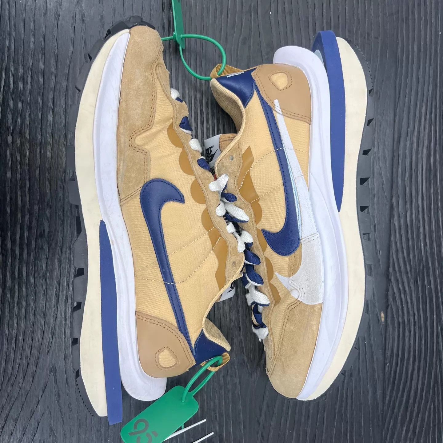 Nike Nike sacai vaporwaffle sesame 42.5 worn once, original box Size US 9.5 / EU 42-43 - 3 Thumbnail