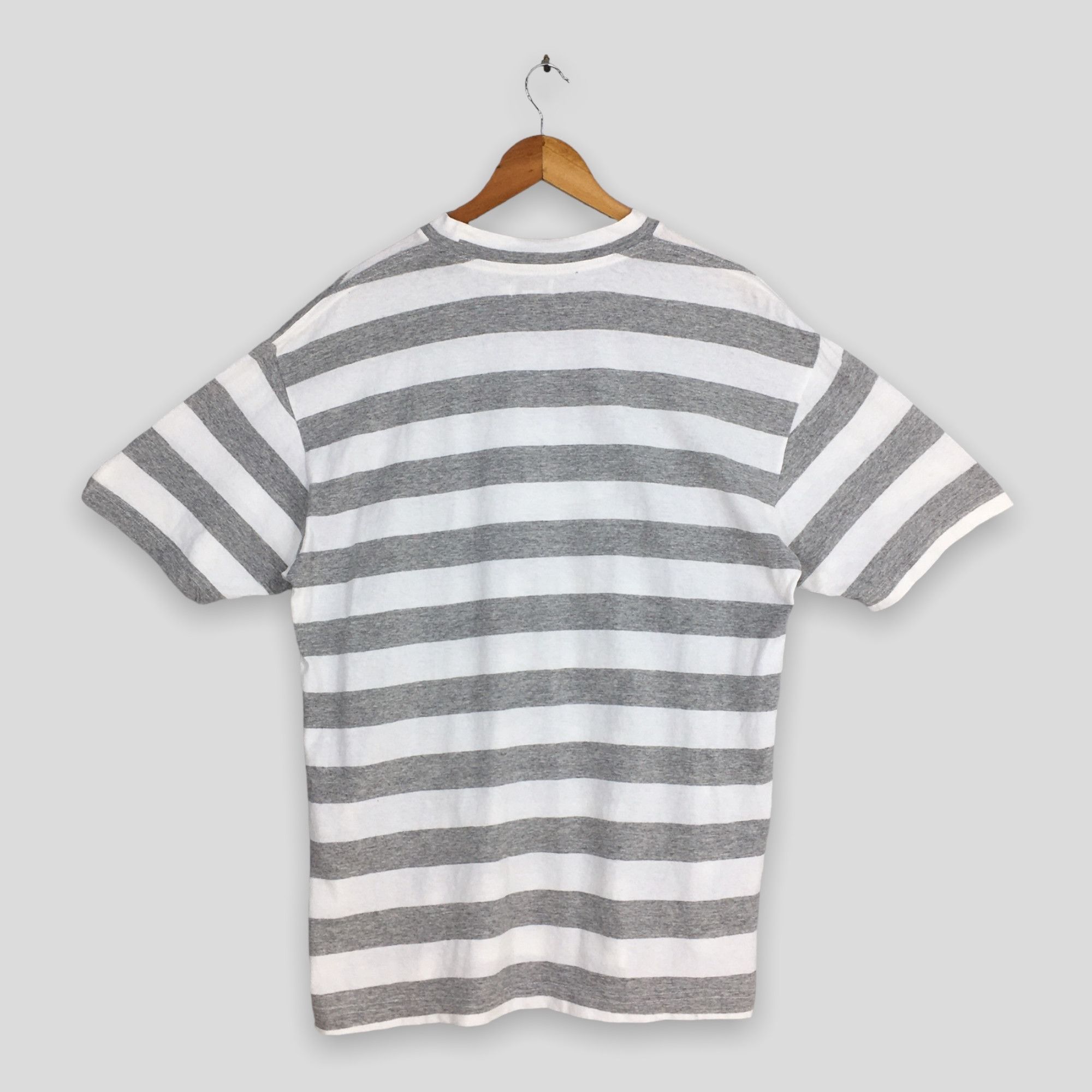 Guess × Jean × Vintage Vintage Guess Jeans Usa Stripes Gray T shirt Medium Size US M / EU 48-50 / 2 - 8 Thumbnail