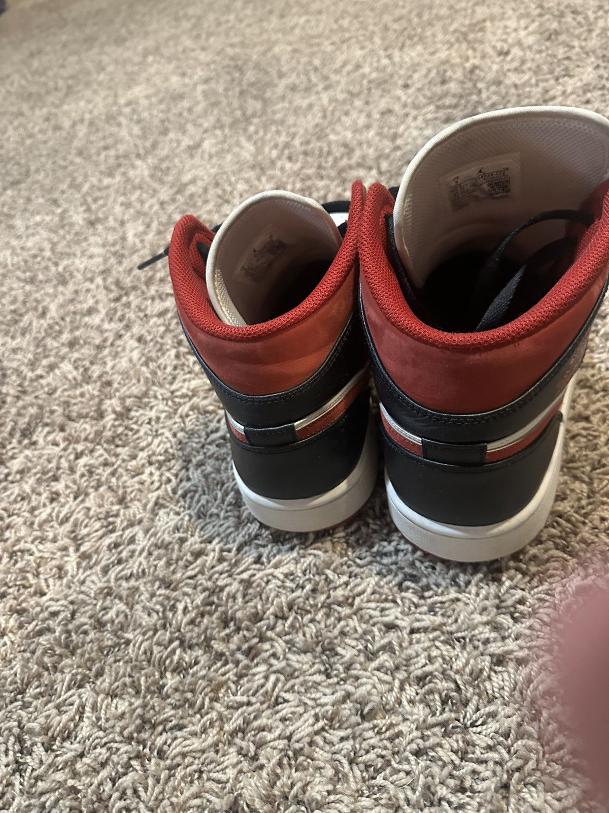 Jordan Brand Air Jordan 1 Mid “Chicago Black Toe” Size US 9 / EU 42 - 4 Thumbnail