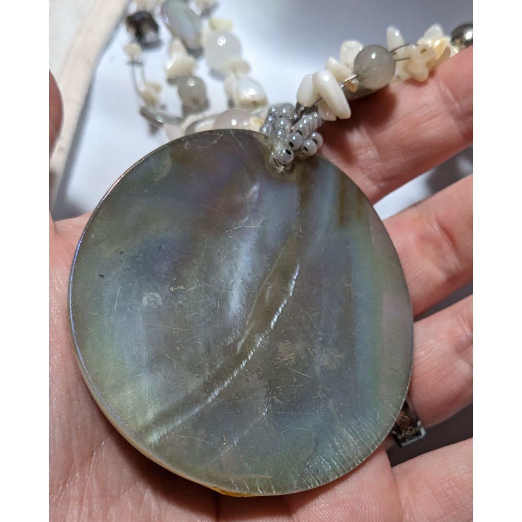 Other Vintage Mermaidcore Grey Rainbow Shell Necklace Size ONE SIZE - 5 Thumbnail