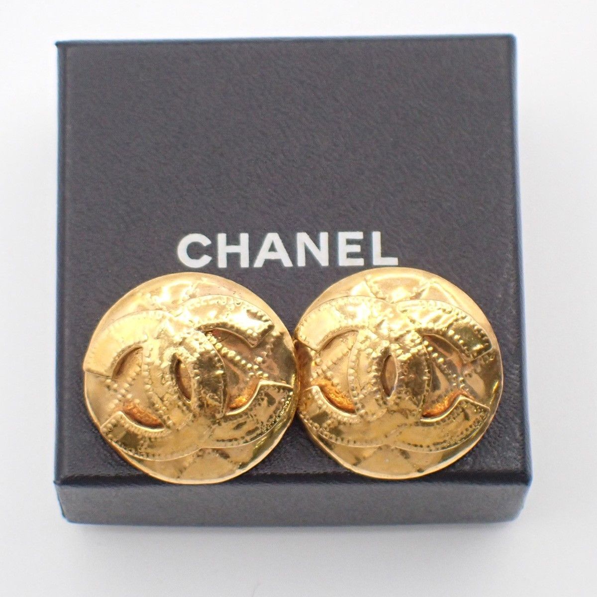 Chanel Chanel Vintage Round CC Clip-On Earrings Metal Size ONE SIZE - 1 Thumbnail