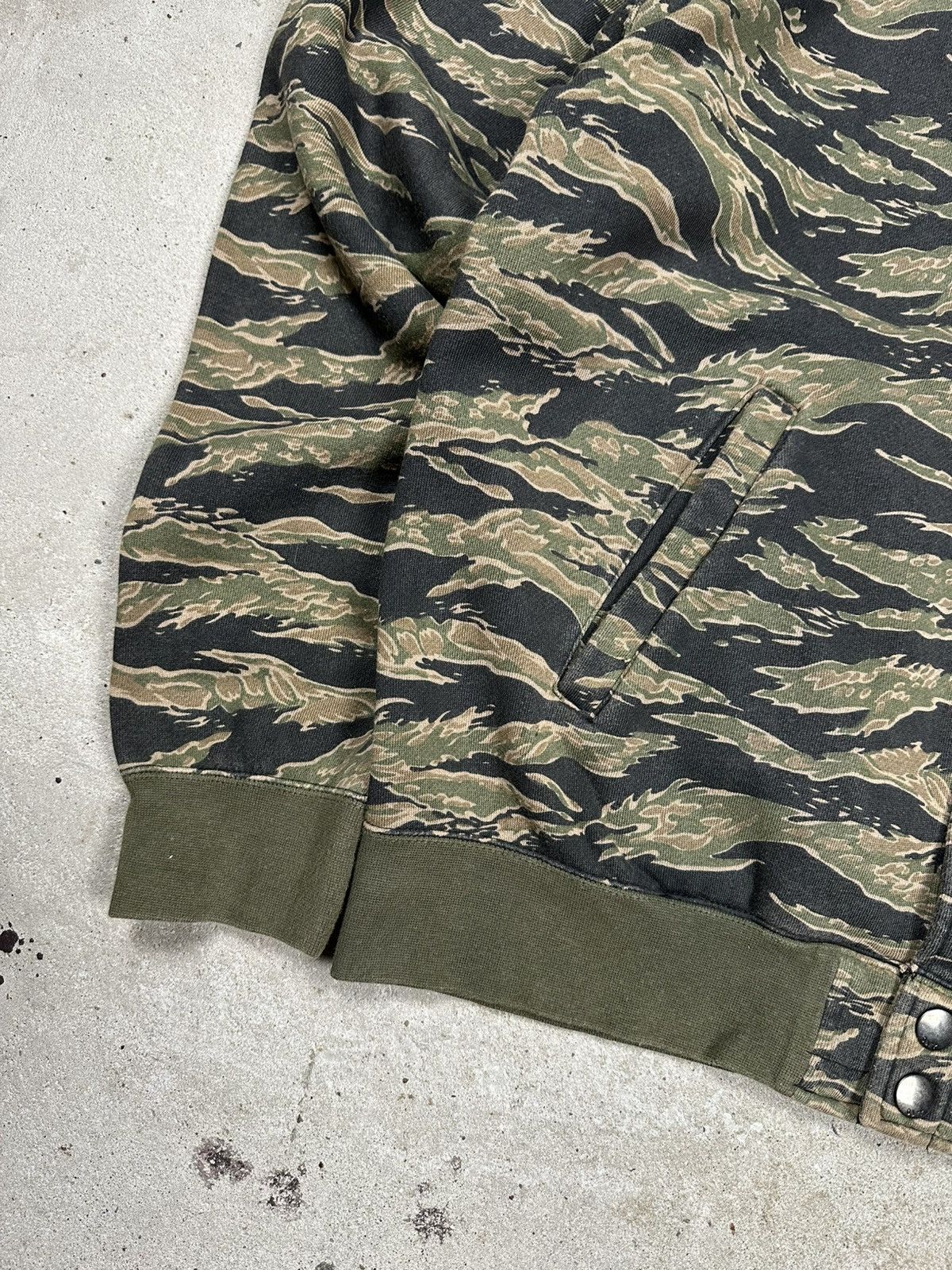 Obey × Vintage Obey Camo Realtree Varsity Style Sweatshirt Button Up Size US L / EU 52-54 / 3 - 3 Thumbnail