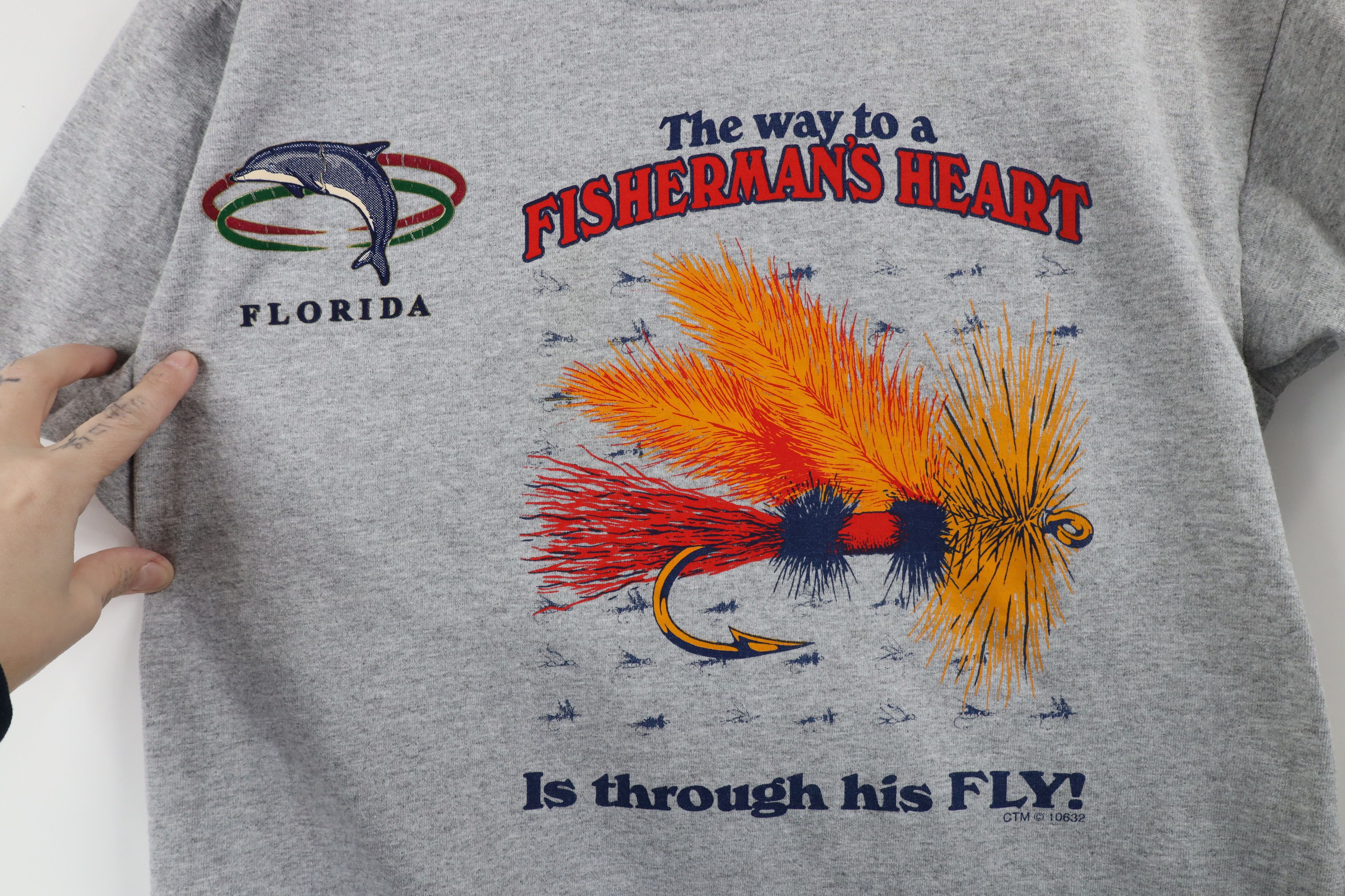 Vintage Vintage 90s A Fishermans Heart Through His Fly T-Shirt Gray Size US M / EU 48-50 / 2 - 4 Thumbnail