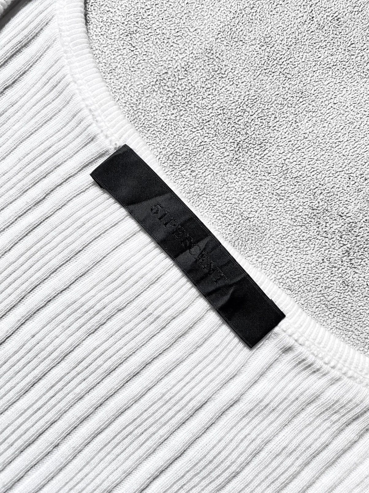 If Six Was Nine 51 PERCENT IRREGULAR EMBROIDERY LOGO SLEEVELESS WHT Size US XL / EU 56 / 4 - 13 Thumbnail
