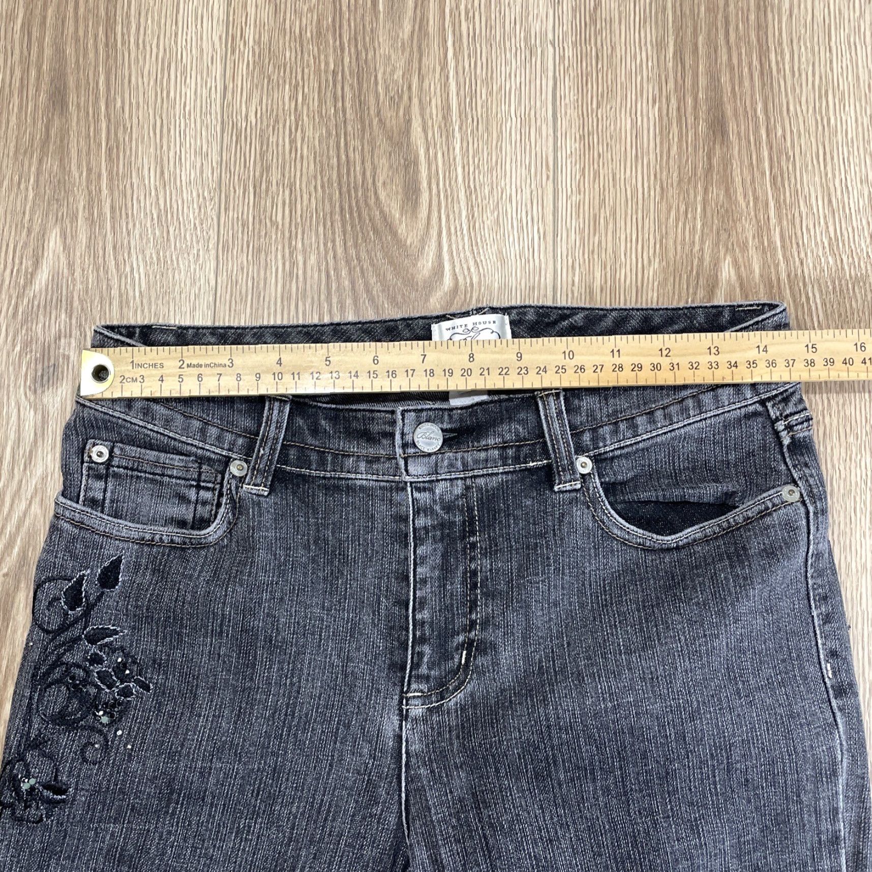 White House Black Market White House Black Market Crop Capri Jeans Embroidered Blue Size 6 Womens Size 28" / US 6 / IT 42 - 3 Thumbnail