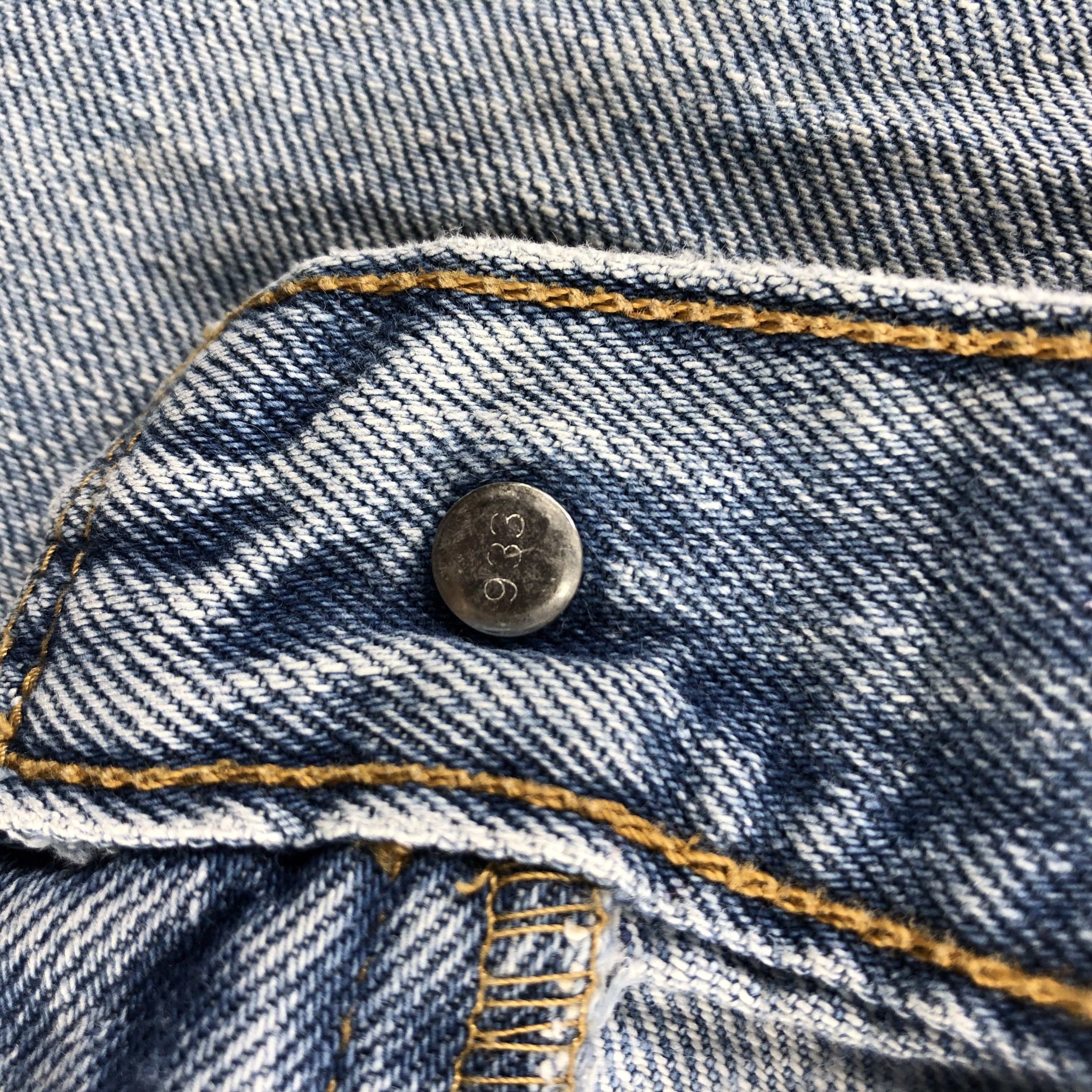 Levi's × Vintage Vintage Light Wash Levis 505 Jeans-JM3106 Size US 30 / EU 46 - 10 Thumbnail