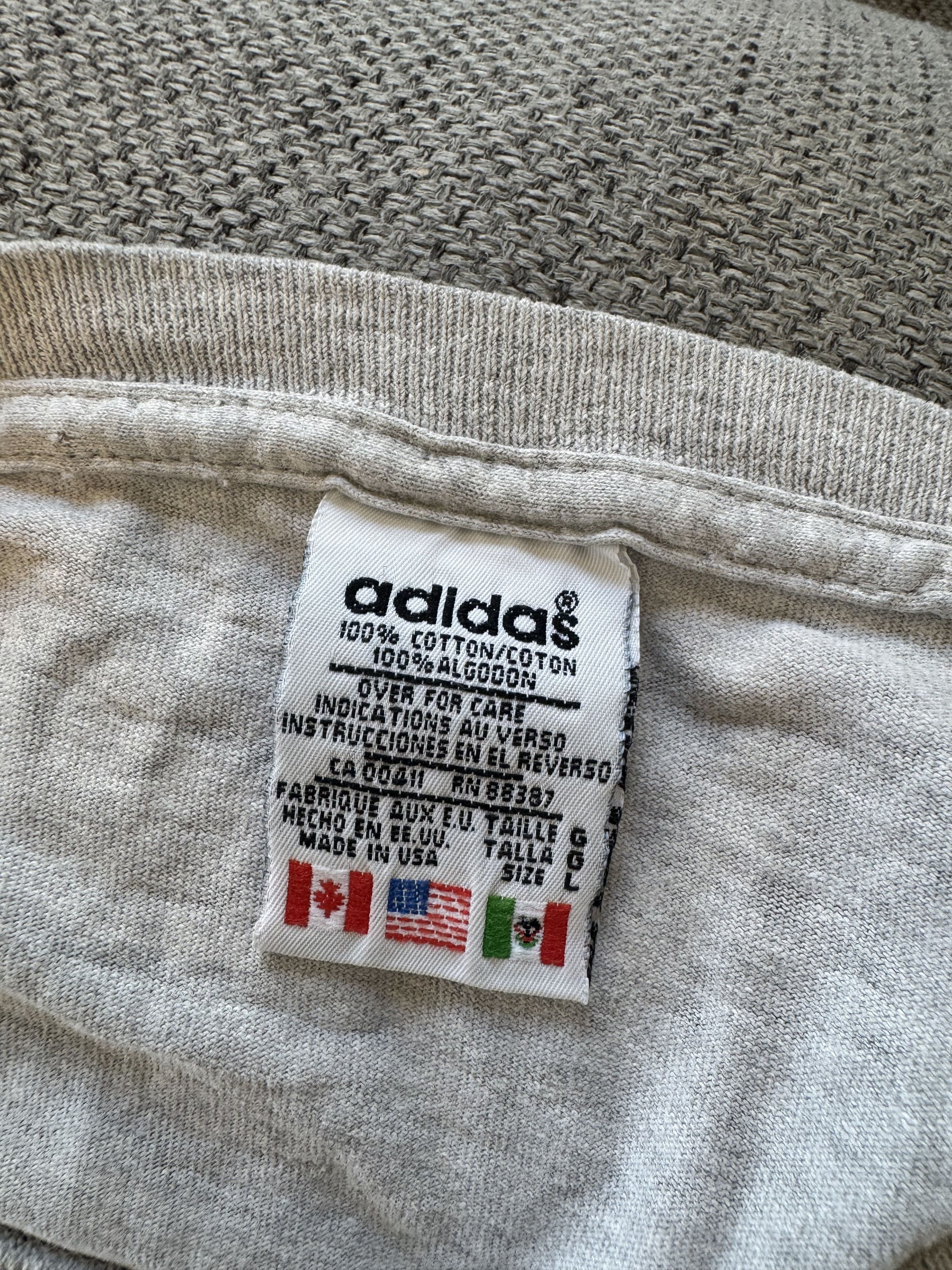 Adidas Rare Vintage Reverse Logo Tee Size US XL / EU 56 / 4 - 6 Thumbnail