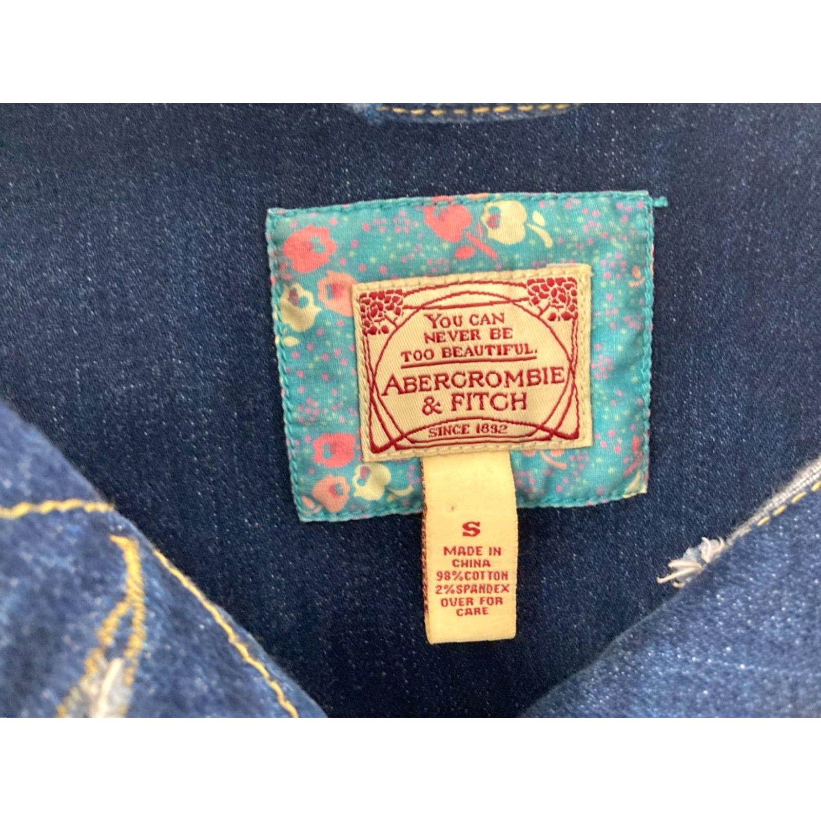 Abercrombie & Fitch Abercrombie & Fitch Denim Trucker Jacket Womens Small Long Sleeve Blue Cotton Size S / US 4 / IT 40 - 2 Thumbnail