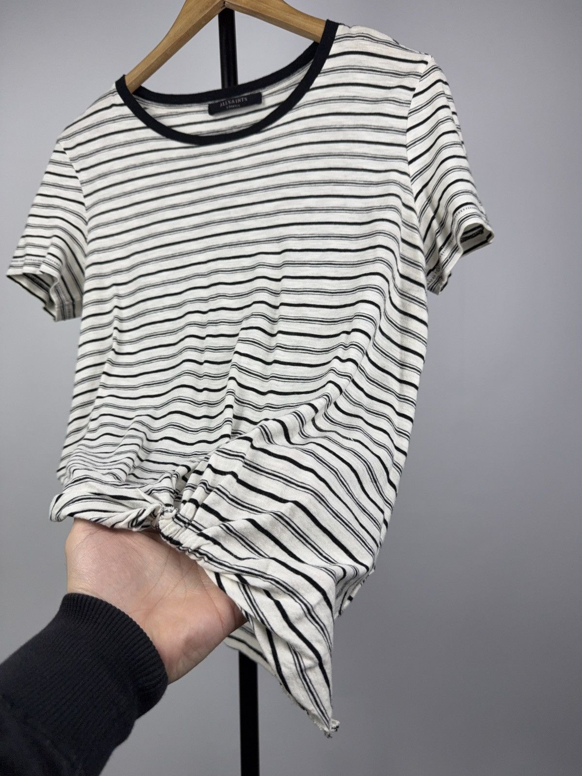 Allsaints AllSaints Striped Knotted Tee Minimalist Casual Top Size XS / US 0-2 / IT 36-38 - 2 Thumbnail