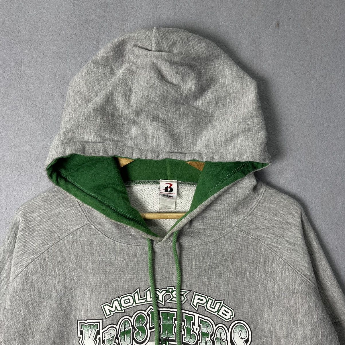 Vintage 2000s Badger Sport “Molly’s Pub Kegs & Legs Softball” Hoodie Size US XXL / EU 58 / 5 - 2 Thumbnail
