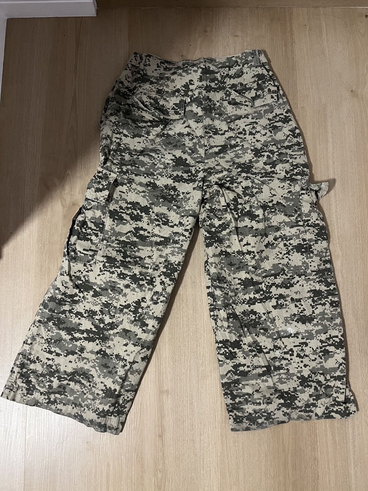 The GV Gallery Gvgallery Digital Camo Cargos Size US 32 / EU 48 - 2 Thumbnail
