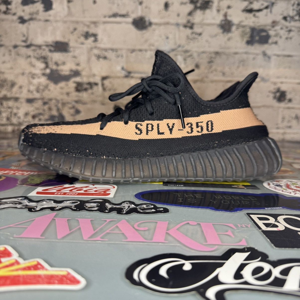 Adidas × Yeezy Adidas Yeezy Boost 350 V2 Core Black Copper Sz 10.5 Used Size US 10.5 / EU 43-44 - 1 Thumbnail