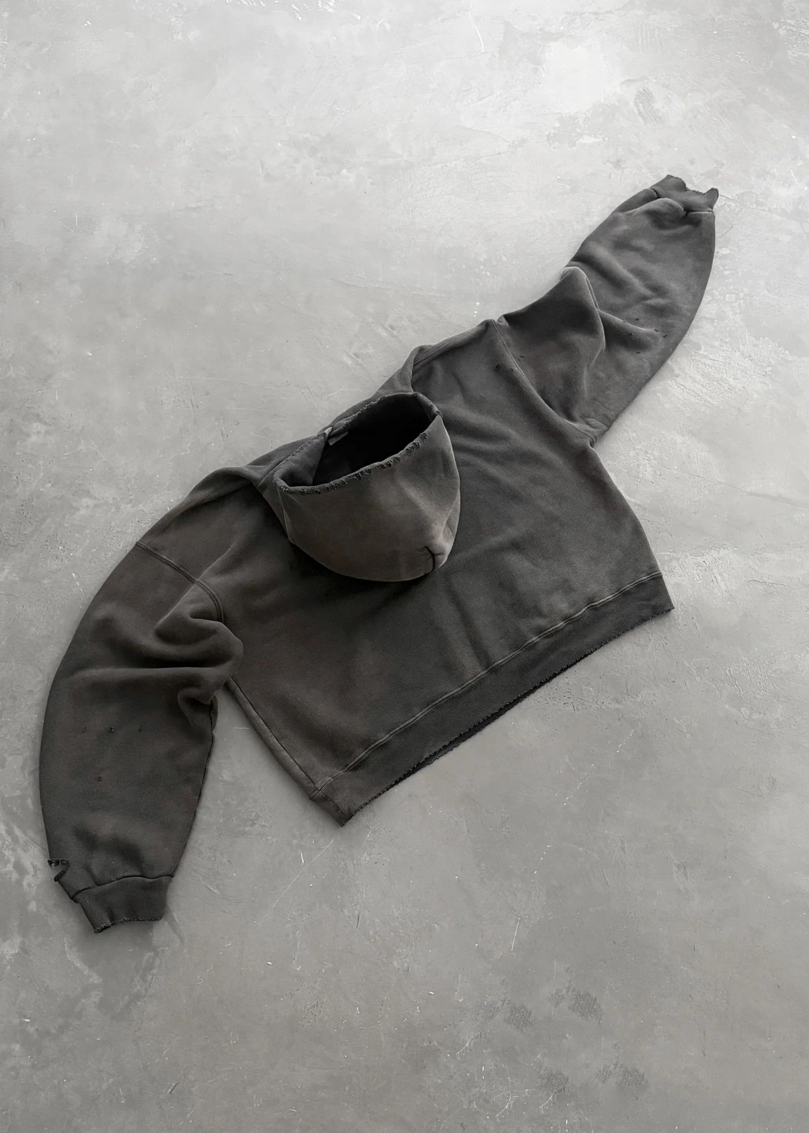 Akimbo Club Akimbo "WATCH-PEEKER" DISTRESSED HOODIE - SUN FADED BLACK Size US S / EU 44-46 / 1 - 2 Thumbnail