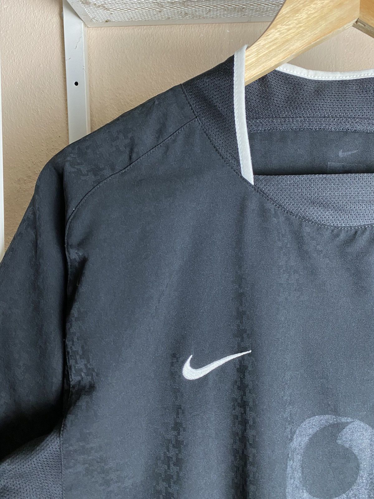 Nike Vintage Manchester United Away Kit 2004/2005 Jersey Size US M / EU 48-50 / 2 - 4 Thumbnail