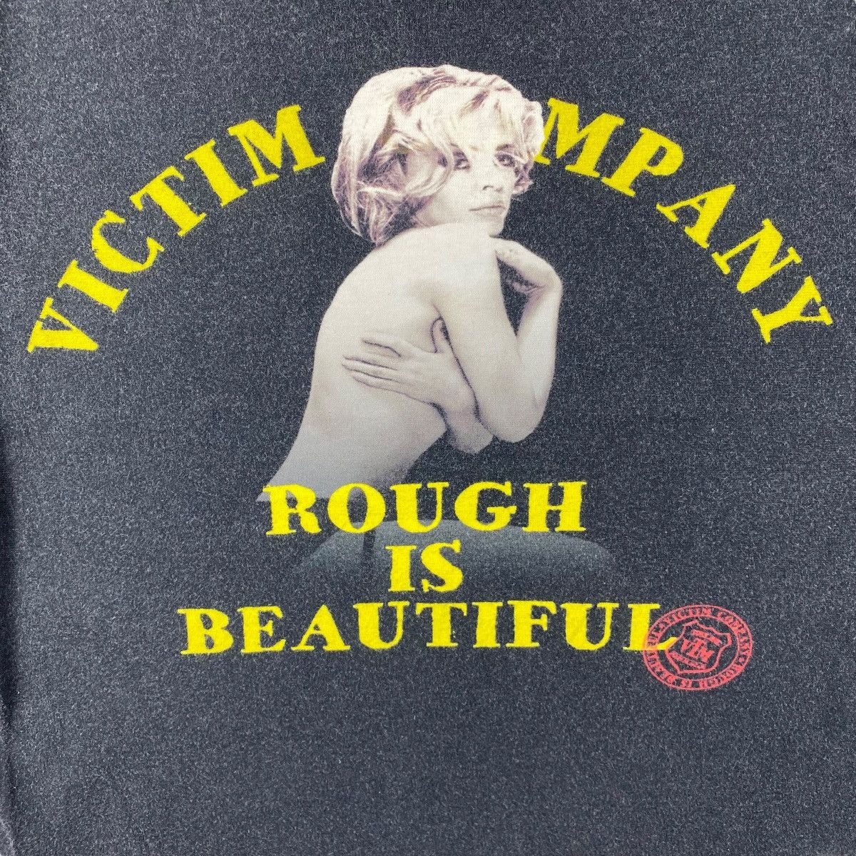 Japanese Brand VICTIM COMPANY Rough Is Beautiful Modelling Graphic Tee Size US M / EU 48-50 / 2 - 2 Thumbnail