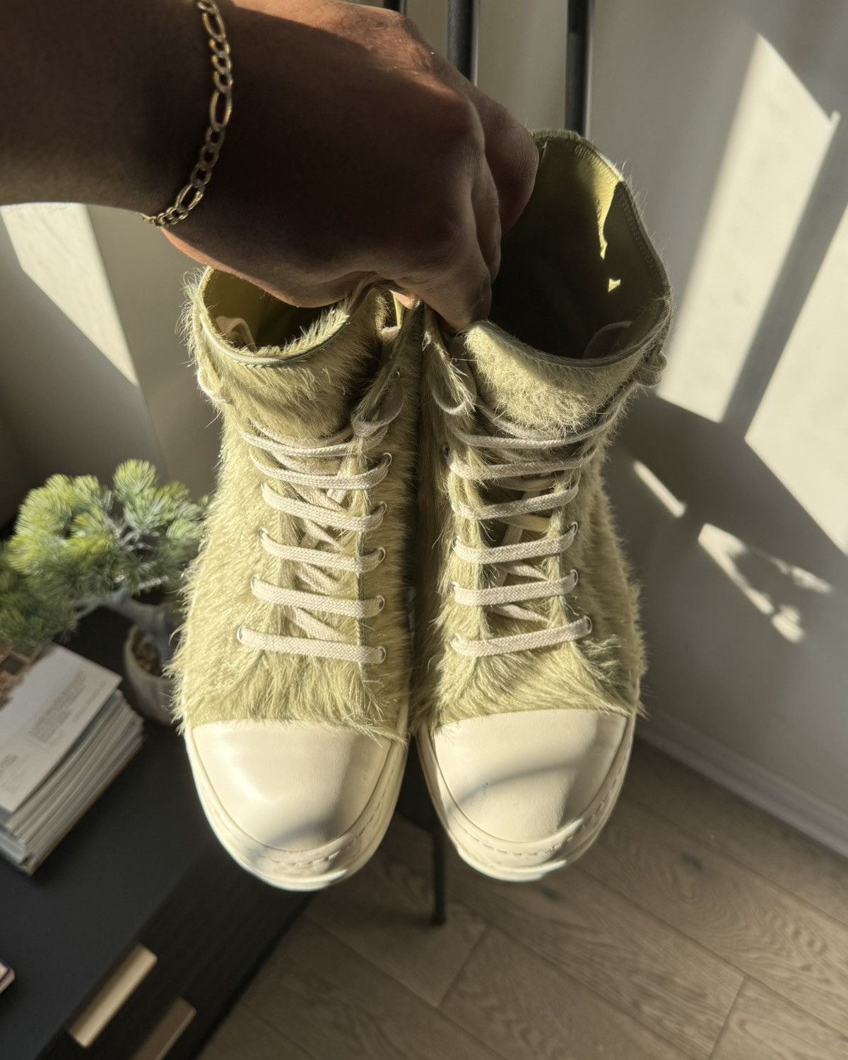 Rick Owens [Make Offer] Rick Owens Long hair Ramones Dirty in Acid/Milk Size US 9 / EU 42 - 3 Thumbnail