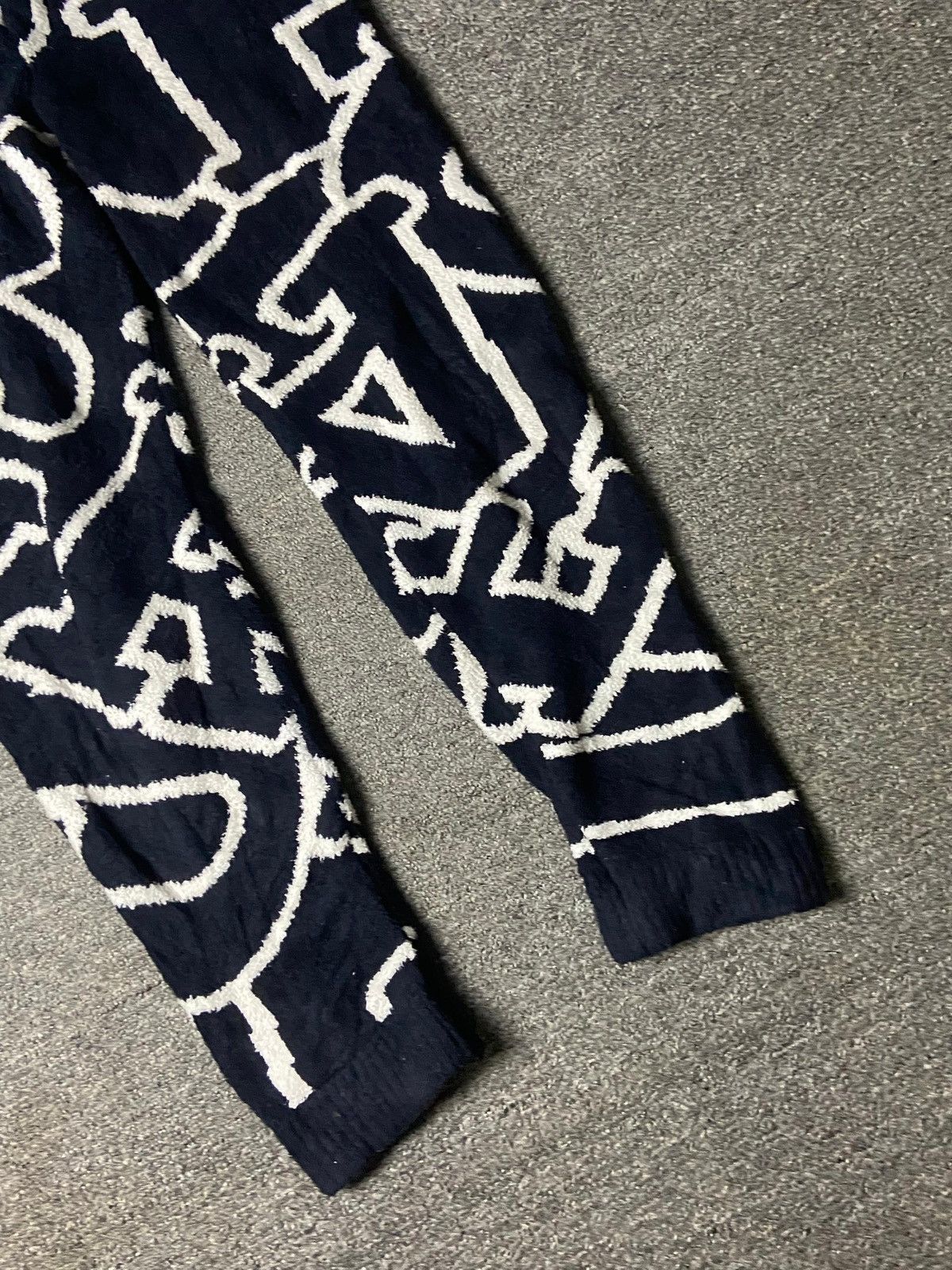 Japanese Brand 1PIU1UGUALE3 Relax Big Logo Pattern Knit Pants (158) Size US 31 - 9 Thumbnail