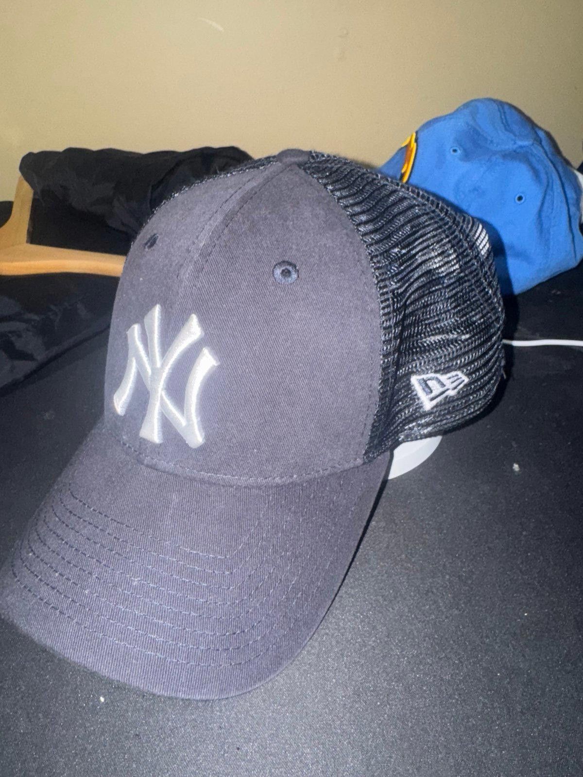 New Era New York Yankees Trucker SnapBack Hat Black Rare MLB New Era Size ONE SIZE - 2 Thumbnail
