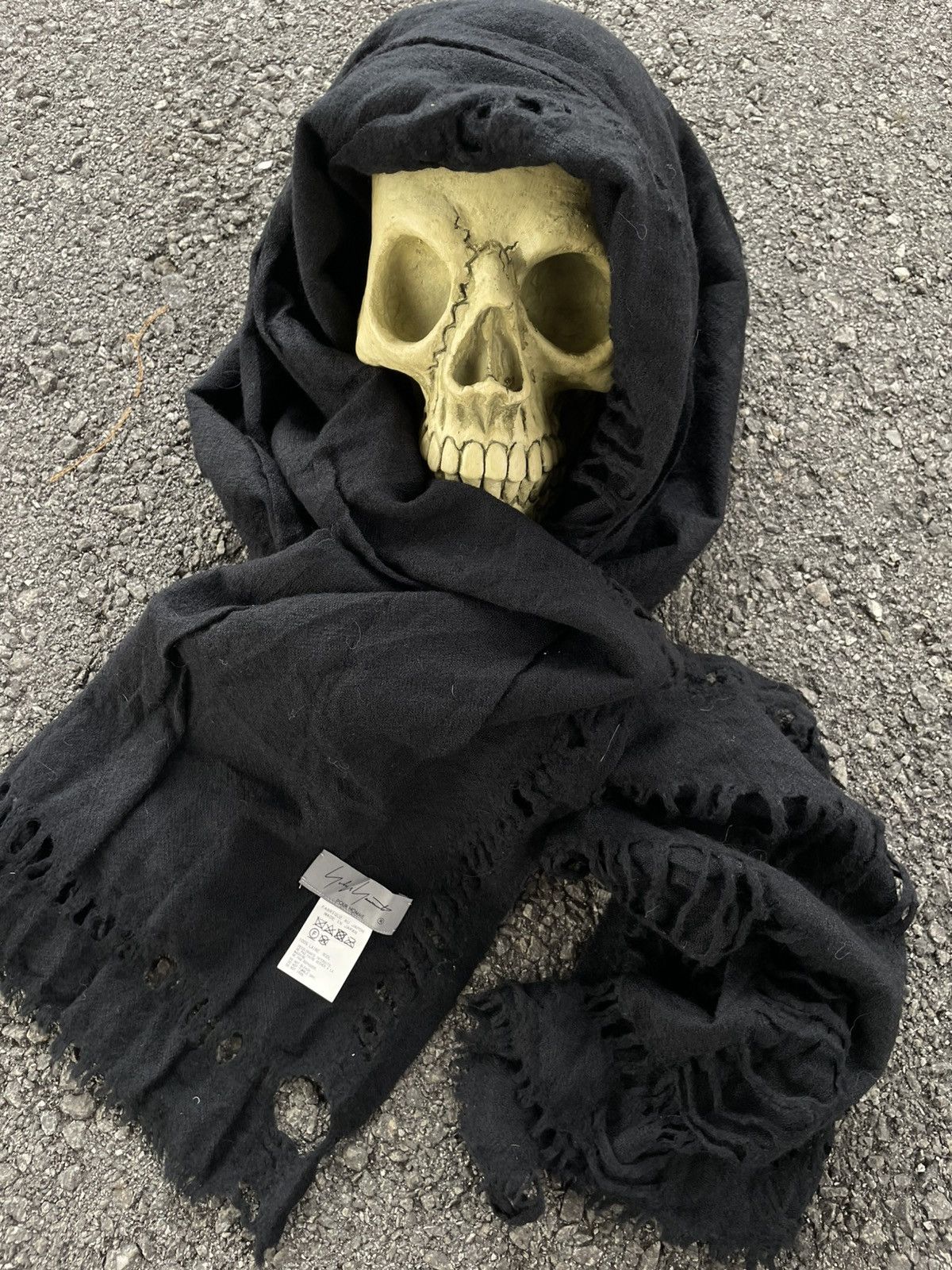 Yohji Yamamoto Black Distressed Yohji Yamamoto Fringed-Trim Wool Scarf Size ONE SIZE - 1 Thumbnail