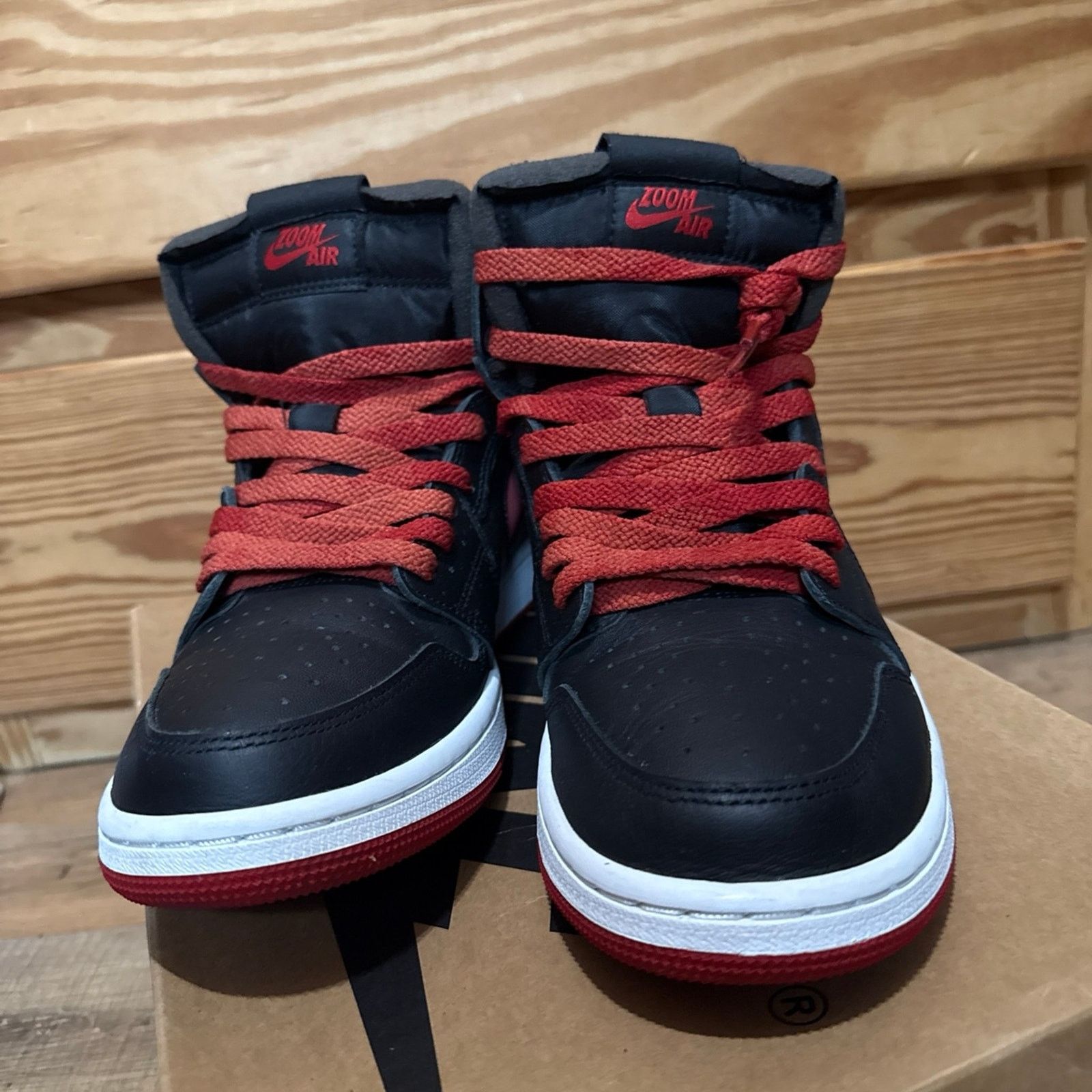 Nike Jordan 1 Zoom CMFT Black University Red Bred Size US 9.5 / EU 42-43 - 4 Thumbnail