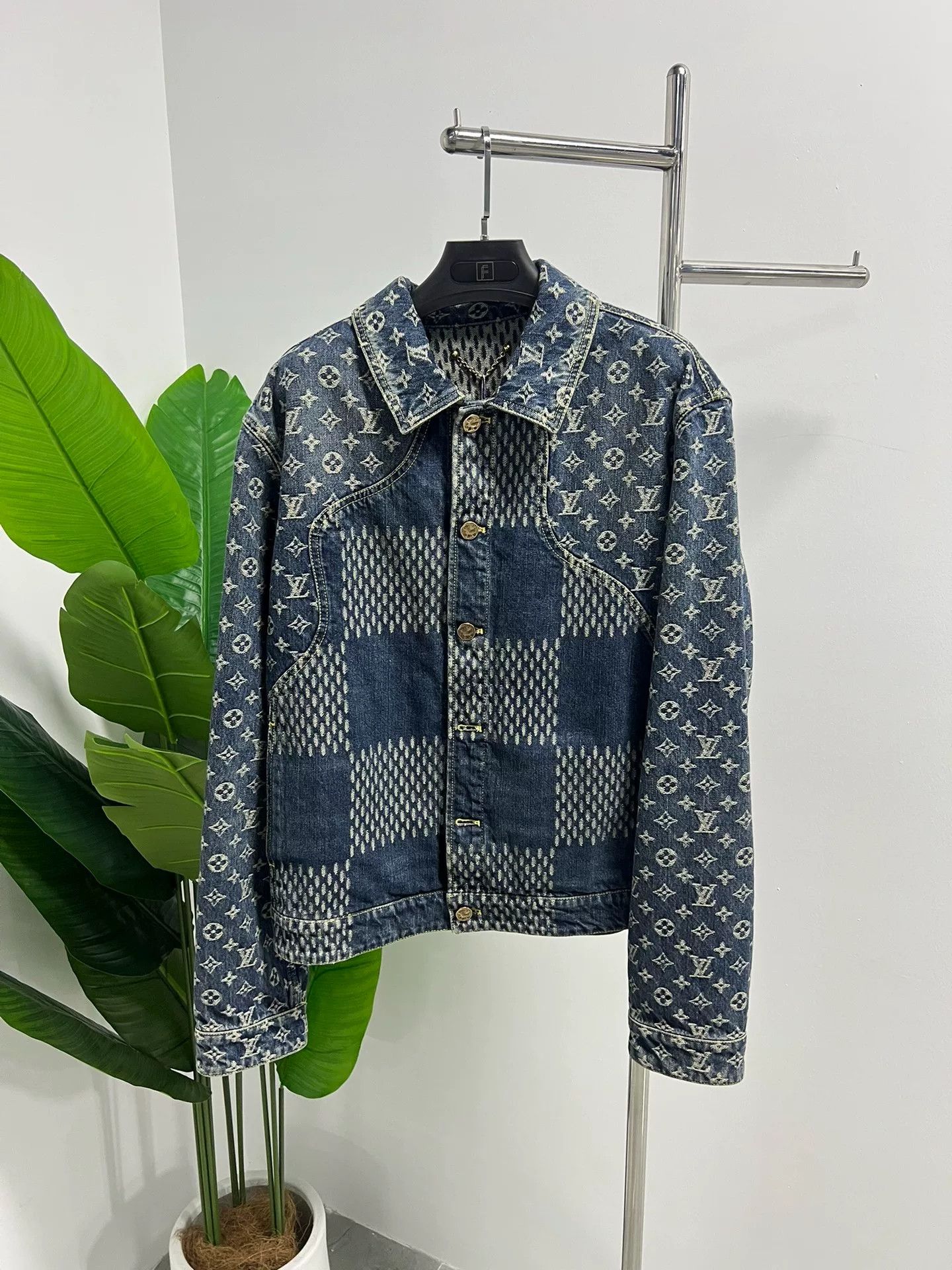 Louis Vuitton louis vuitton nigo denim jacket size 50 Size US L / EU 52-54 / 3 - 1 Thumbnail