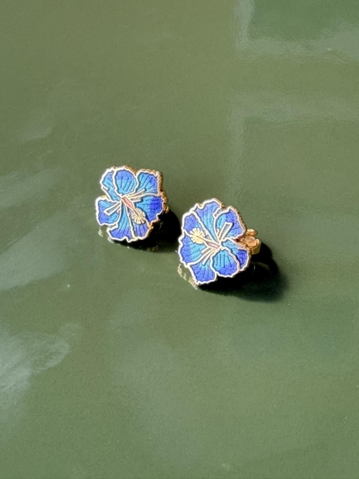 Other Vintage Blue Cloisonné Flower Clip Earrings Size ONE SIZE - 1 Thumbnail