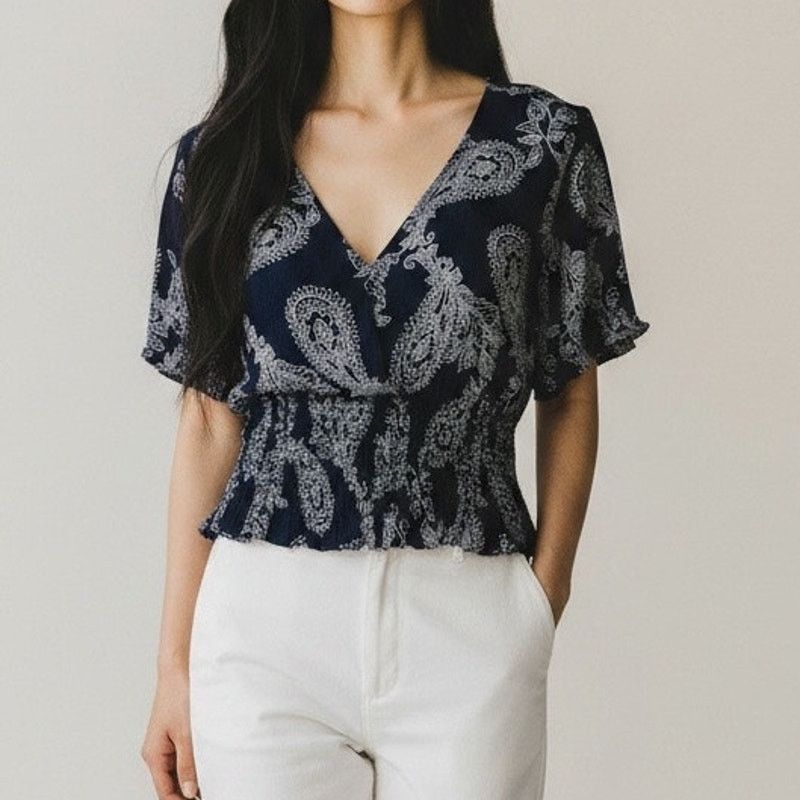 Other Paper Crane Navy Paisley flutter sleeves smocked crop top L Size L / US 10 / IT 46 - 1 Thumbnail