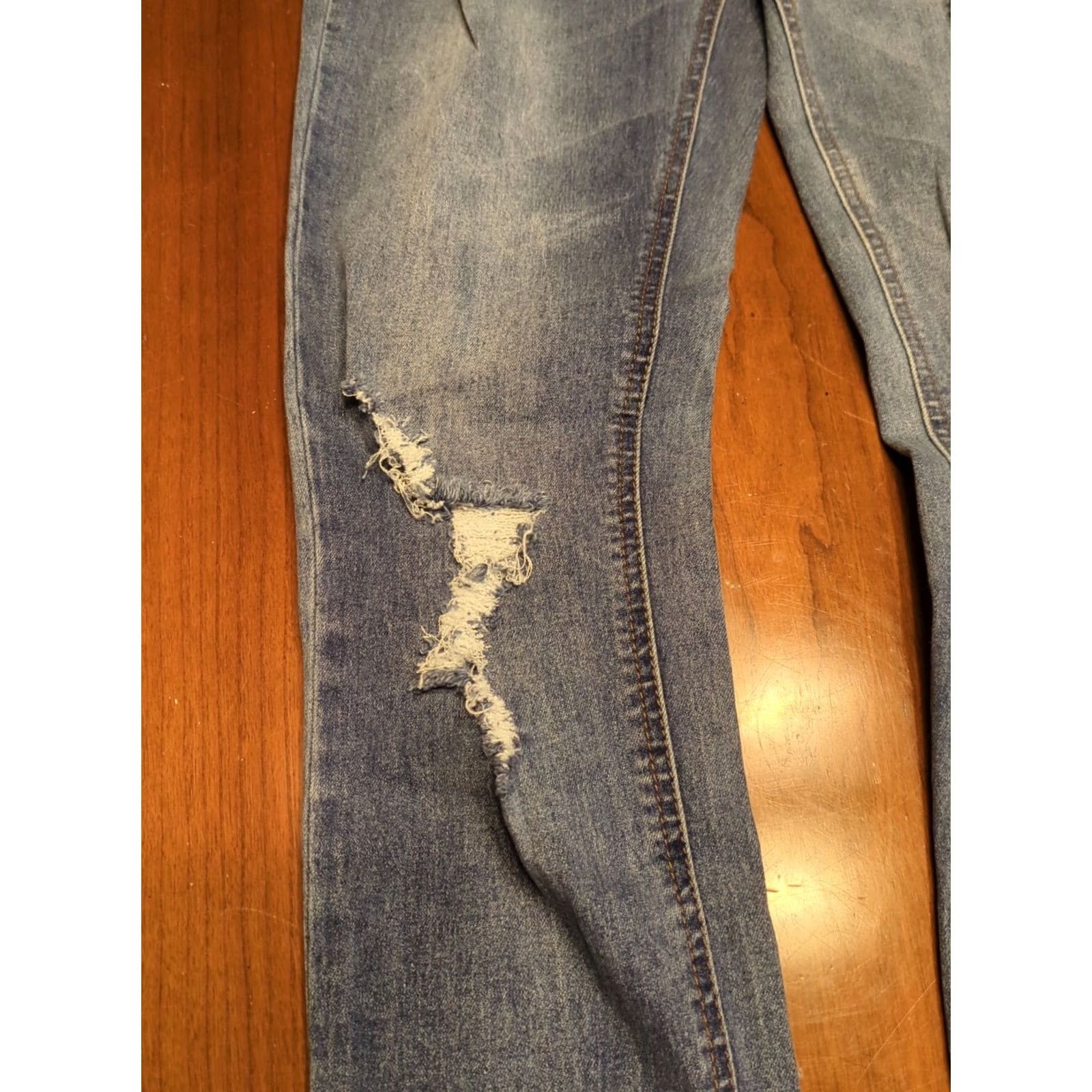Vintage Pasion Distressed Five-Pocket Skinny Jeans Navy Size 7 NWT Womens Skinny Jeans Navy 7 NWT Size 28" / US 6 / IT 42 - 2 Thumbnail