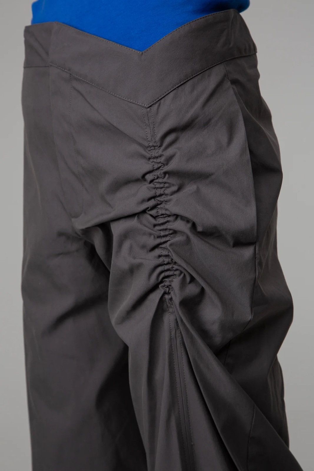 Mainline:RUS/Fr.CA/DE Ilya Scrunch Asymmetric Trouser Size US 32 / EU 48 - 4 Thumbnail