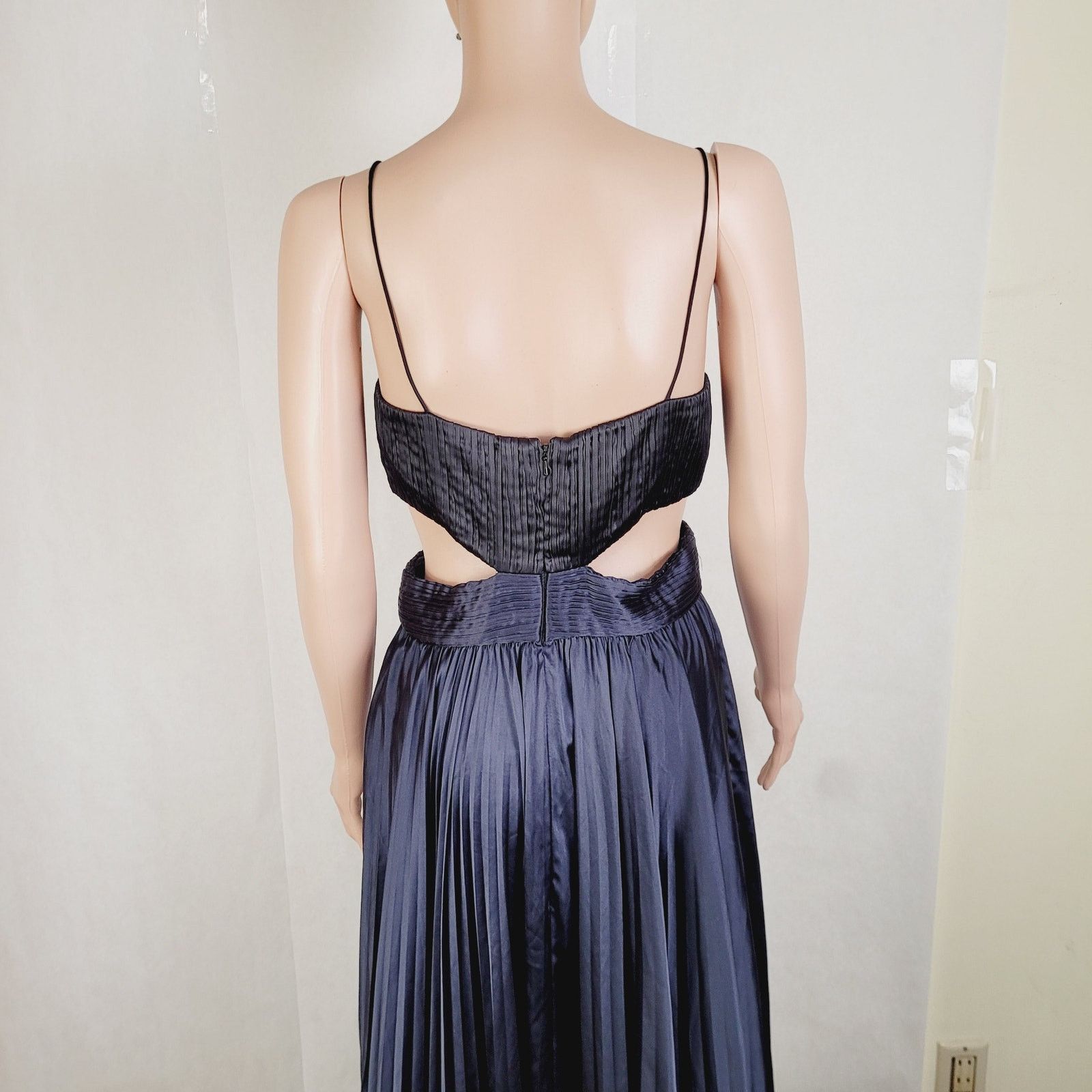 Amur Amur Elodie navy and black pleated cut out full length gown Size M / US 6-8 / IT 42-44 - 7 Thumbnail