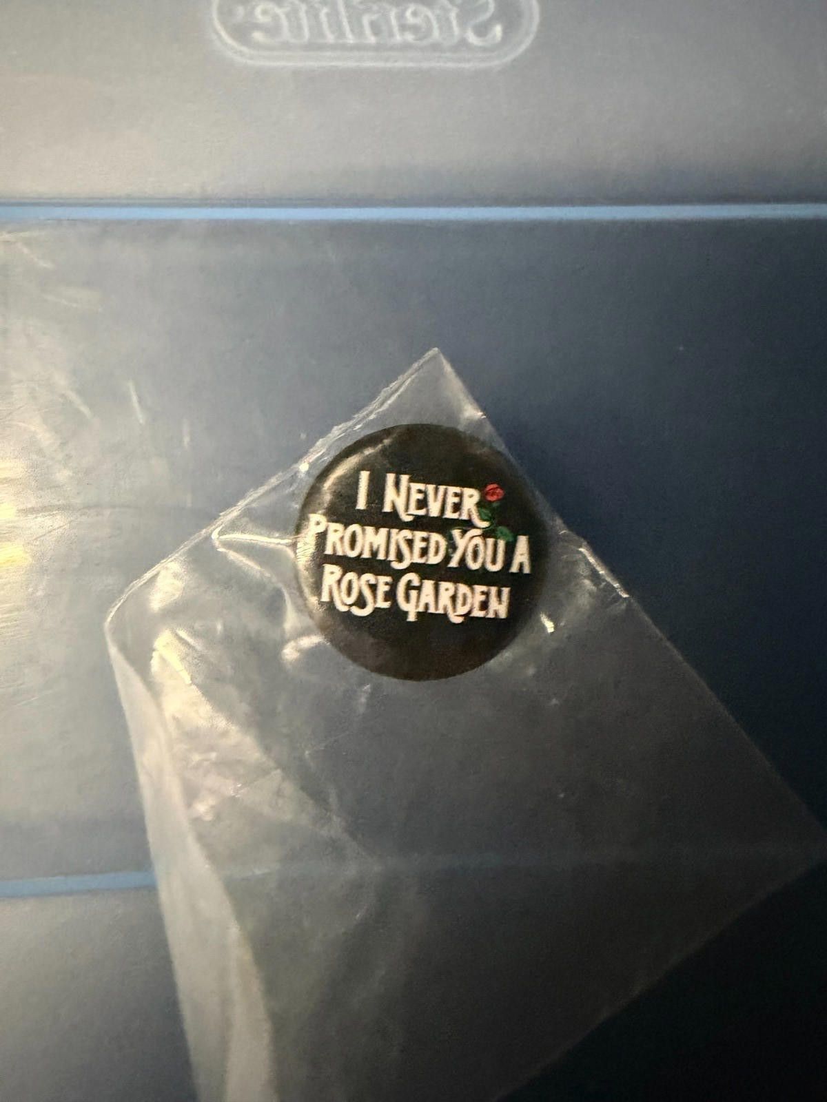 Other Supreme I Never Promised A Rose Garden button pin Size ONE SIZE - 1 Thumbnail
