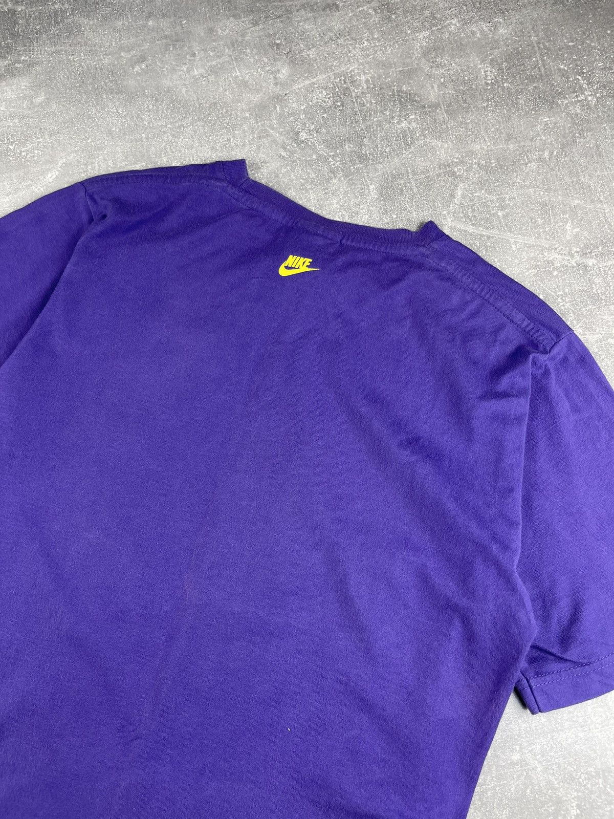 Nike × Vintage Nike Vintage 90s Rare Big Logo Sneakers Print T-Shirt Size US S / EU 44-46 / 1 - 8 Thumbnail