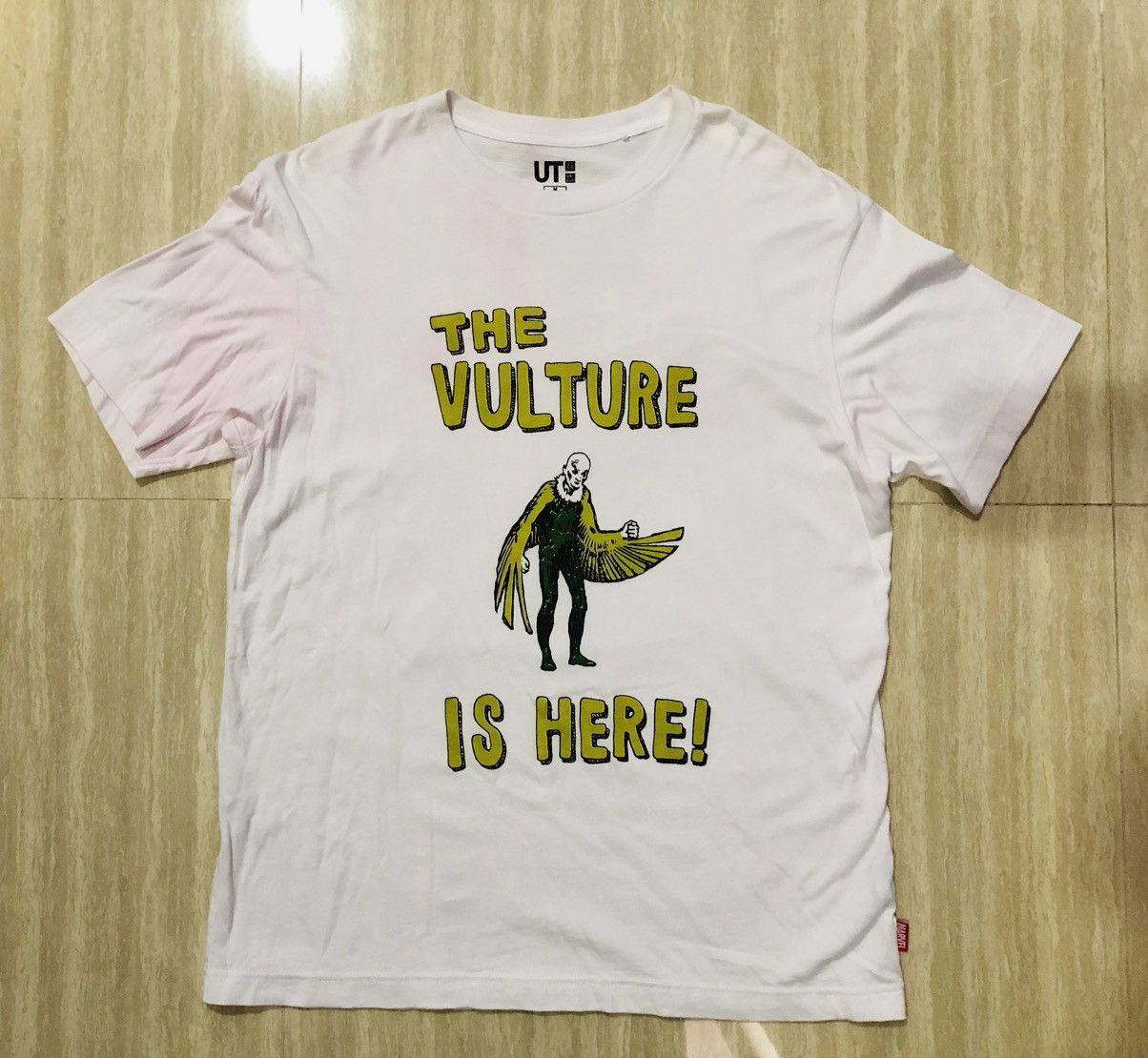 Japanese Brand THE VULTURE IS HERE! By Marvel x UNIQLO Short Sleeve T-shirt Size US M / EU 48-50 / 2 - 2 Thumbnail