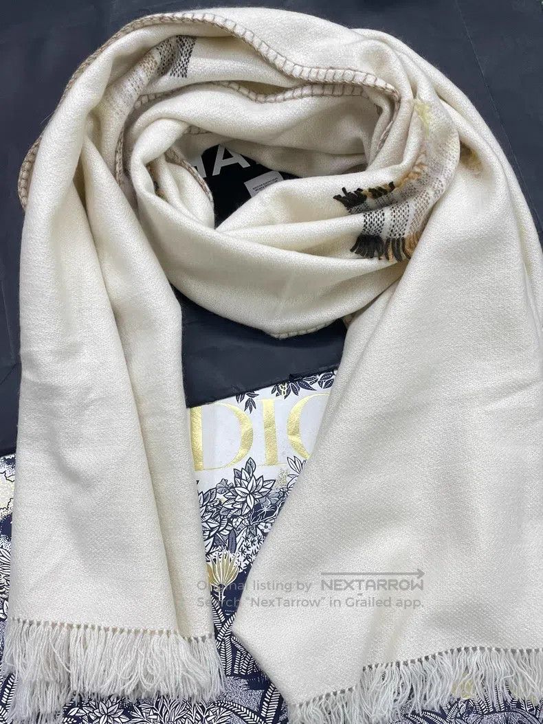 Hermes Hermes Beige Cashmere Fringe Scarf Size ONE SIZE - 3 Thumbnail
