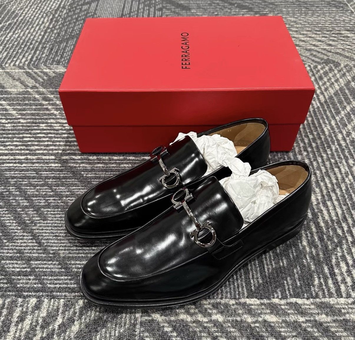 Salvatore Ferragamo Ferragamo Gancini Buckle Leather Slip-on Casual Shoes J42 Size US 8.5 / EU 41-42 - 1 Thumbnail
