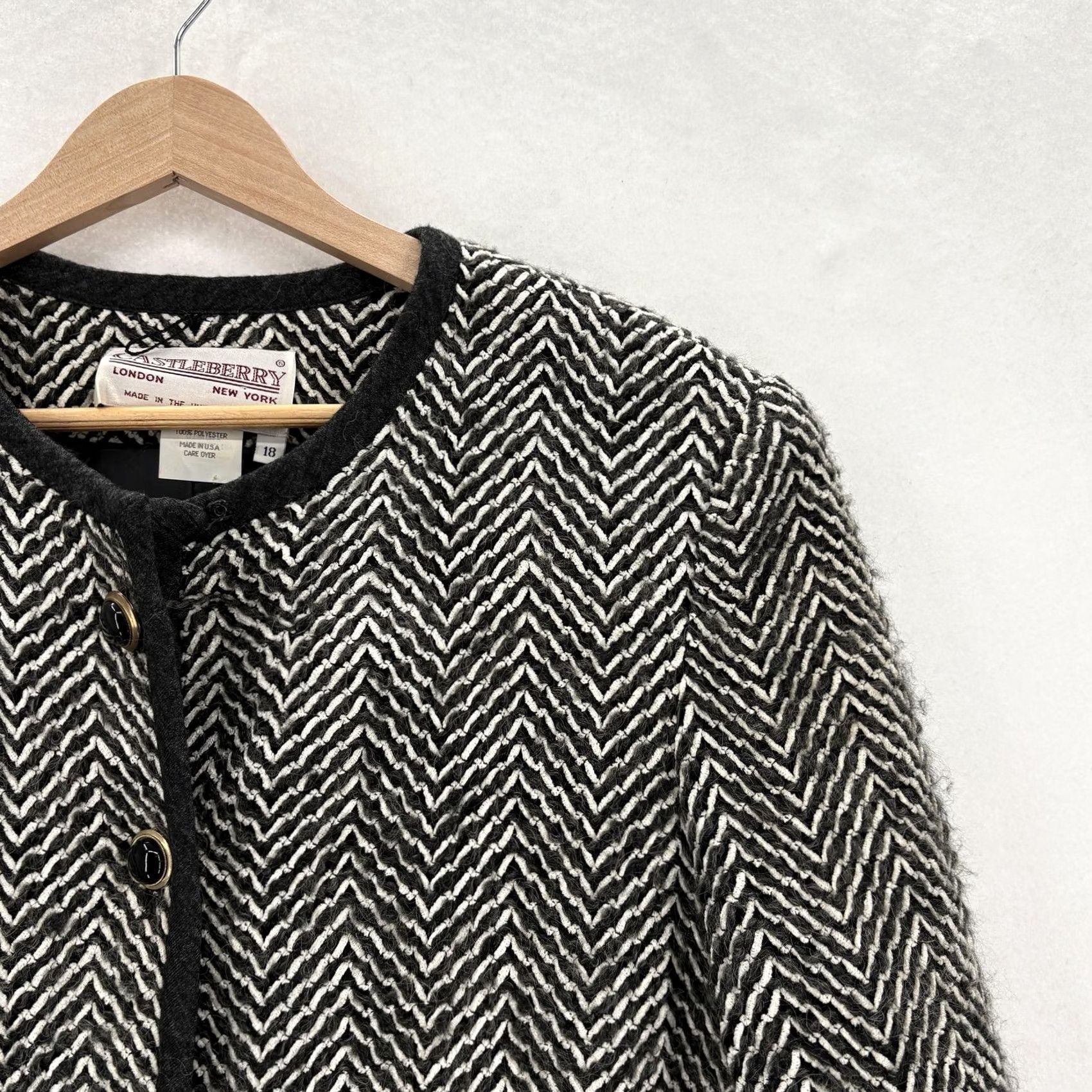Vintage VINTAGE Castleberry Blazer Womens 18 Black Herringbone Tweed Mohair Wool USA Jacket/Coat Black Tailored 90s Women Boy Size XXL / US 16-18 / IT 52-54 - 2 Thumbnail