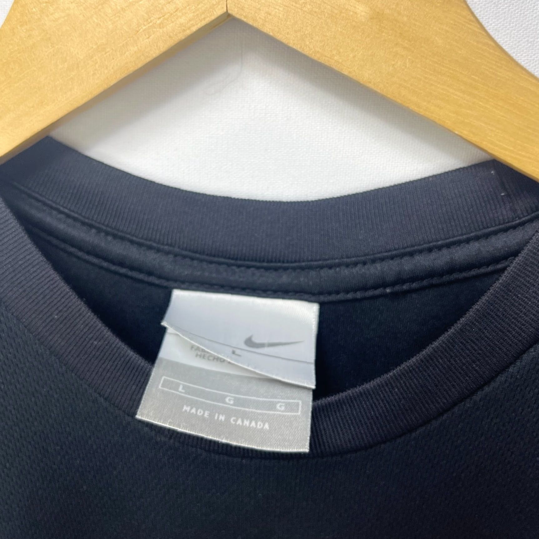 Nike VINTAGE Nike Mini Swoosh Essential T-Shirt Jersey Style Large Men T-Shirt Black Canada Size US L / EU 52-54 / 3 - 4 Thumbnail