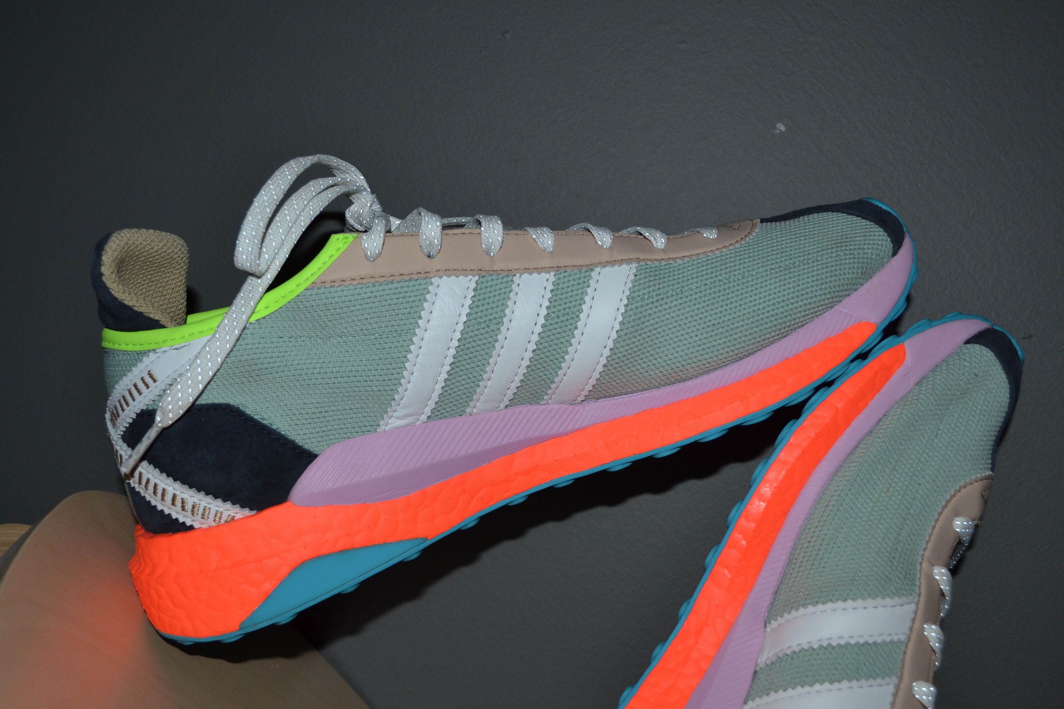 Adidas Adidas Pharrell Williams Nigo Tokyo Solar Hu 10 vert S42576 Size US 10 / EU 43 - 7 Thumbnail