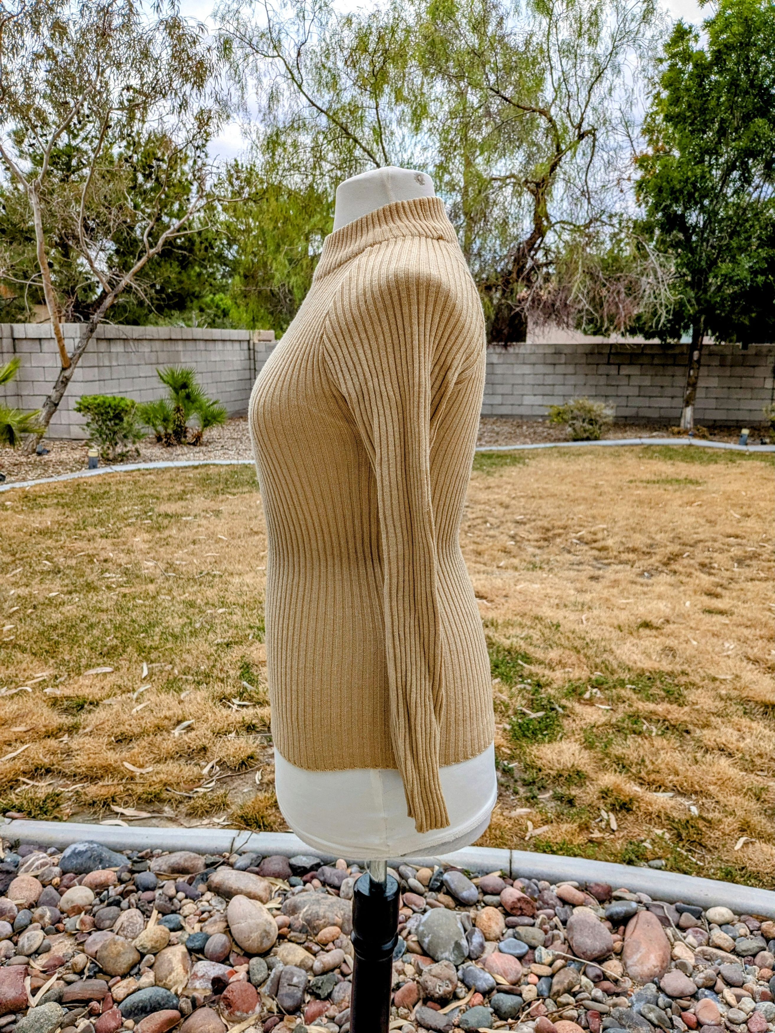 Designer VTG Petite Ladies Kosugi Ribbed Knit Turtleneck Fitted Top Size L / US 10 / IT 46 - 2 Thumbnail