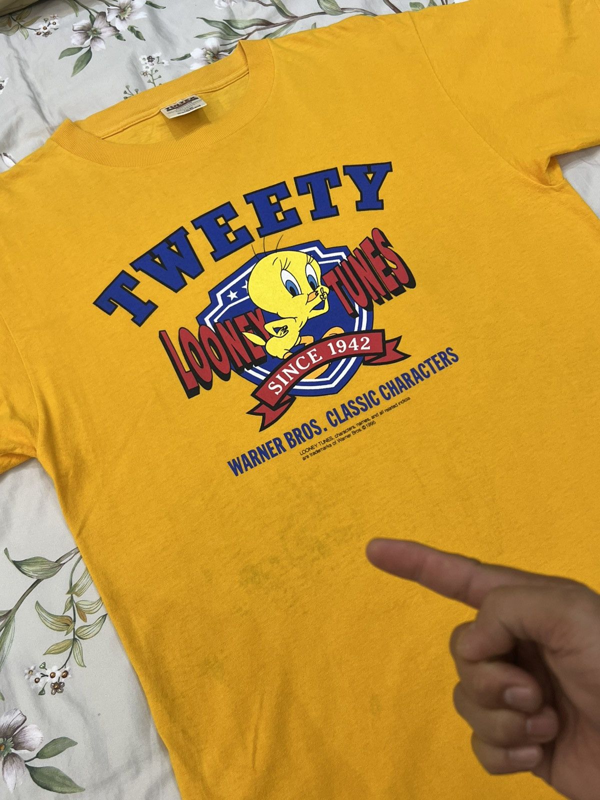 Cartoon Network VINTAGE 1995 TWEETY LOONEY TUNES SHIRT Size US L / EU 52-54 / 3 - 7 Thumbnail