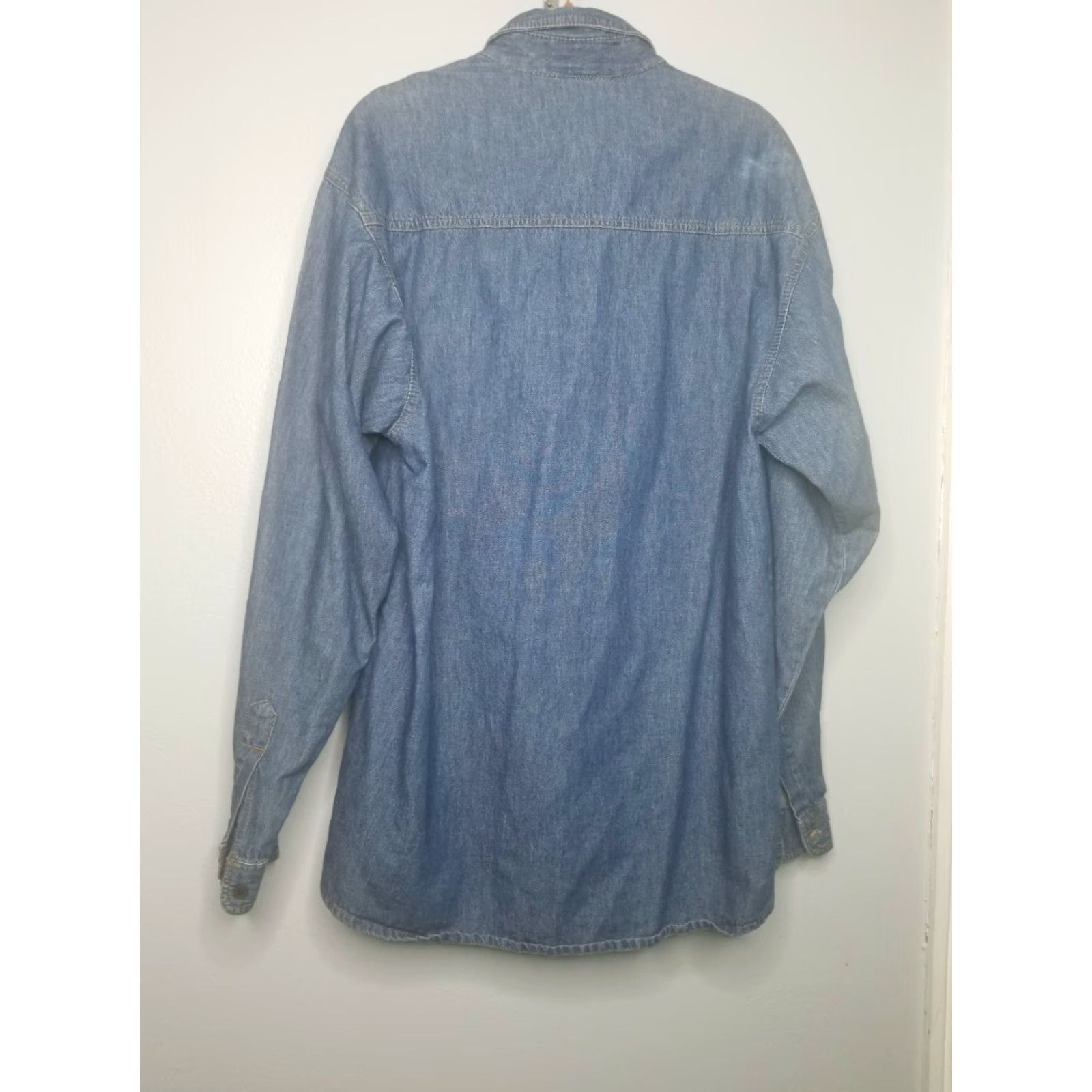 Fubu VINTAGE FUBU Button-Up Shirt Denim 90s Blue Red USA Mens L / Button Front / Long Sleeve / 100% Cotton / Spell Out / Solid / Country of Origin USA Size US L / EU 52-54 / 3 - 8 Thumbnail